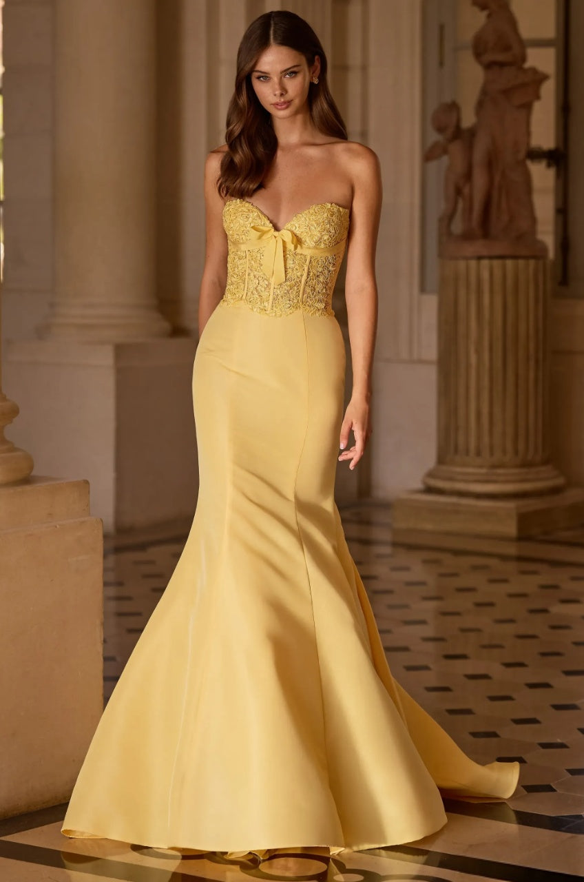 Elegant Mermaid Strapless Sweetheart Lace Bow Detail Floor Length Evening Dress