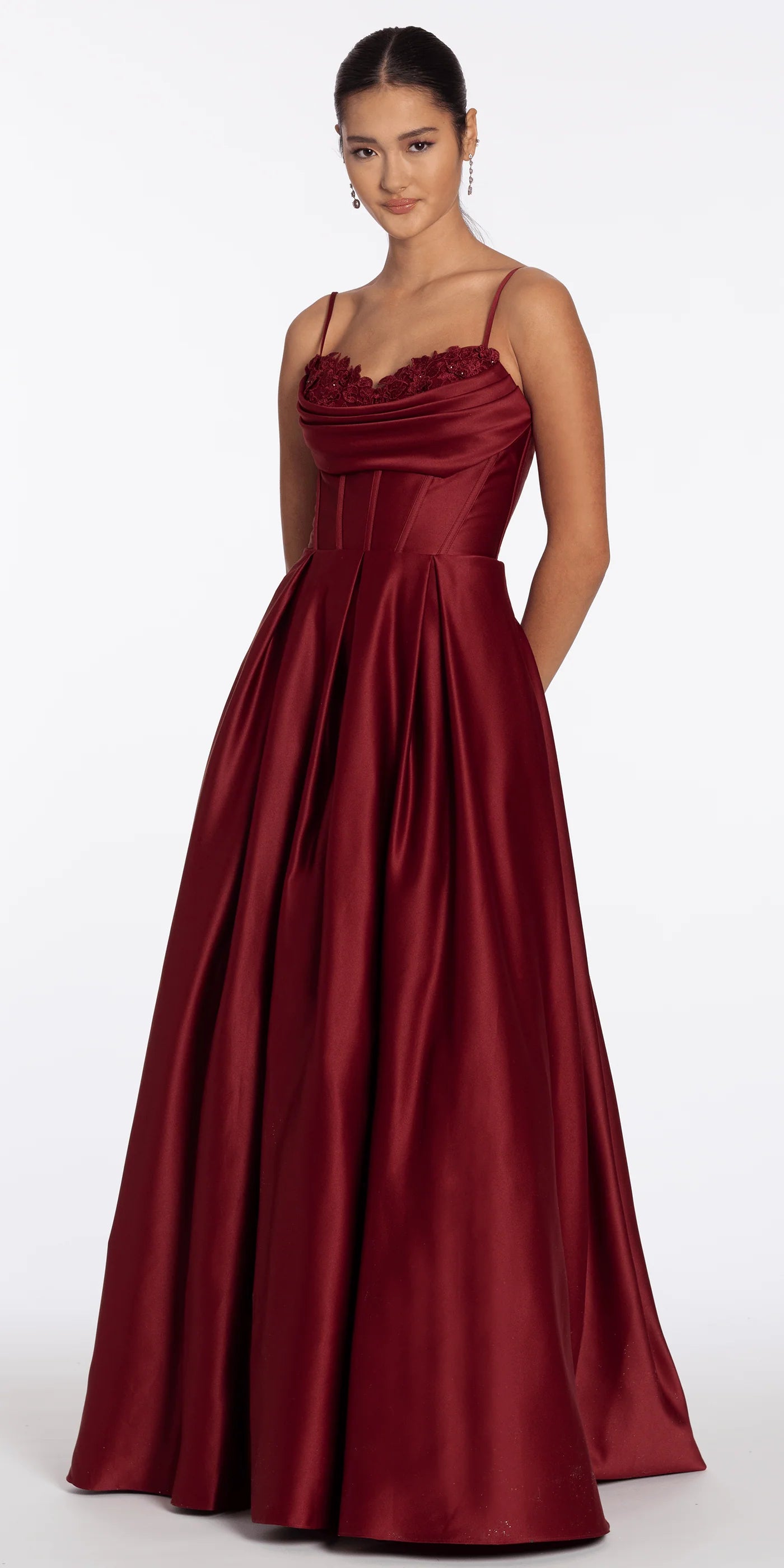 Elegant Satin Ball Gown Sweetheart Neck Spaghetti Strap Lace-Up Back Floor-Length Prom Dress with Lace Applique for Formal Events