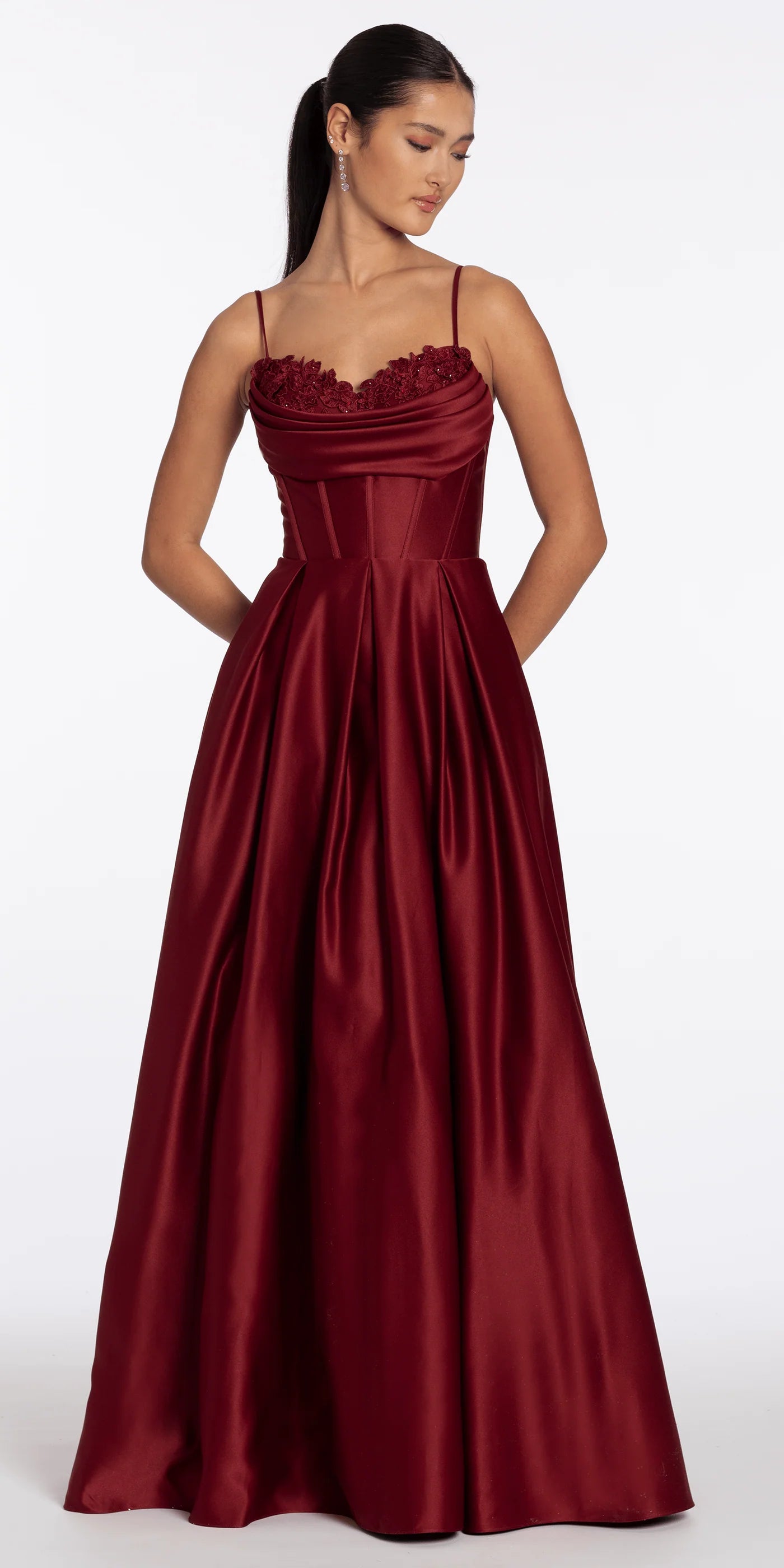 Elegant Satin Ball Gown Sweetheart Neck Spaghetti Strap Lace-Up Back Floor-Length Prom Dress with Lace Applique for Formal Events