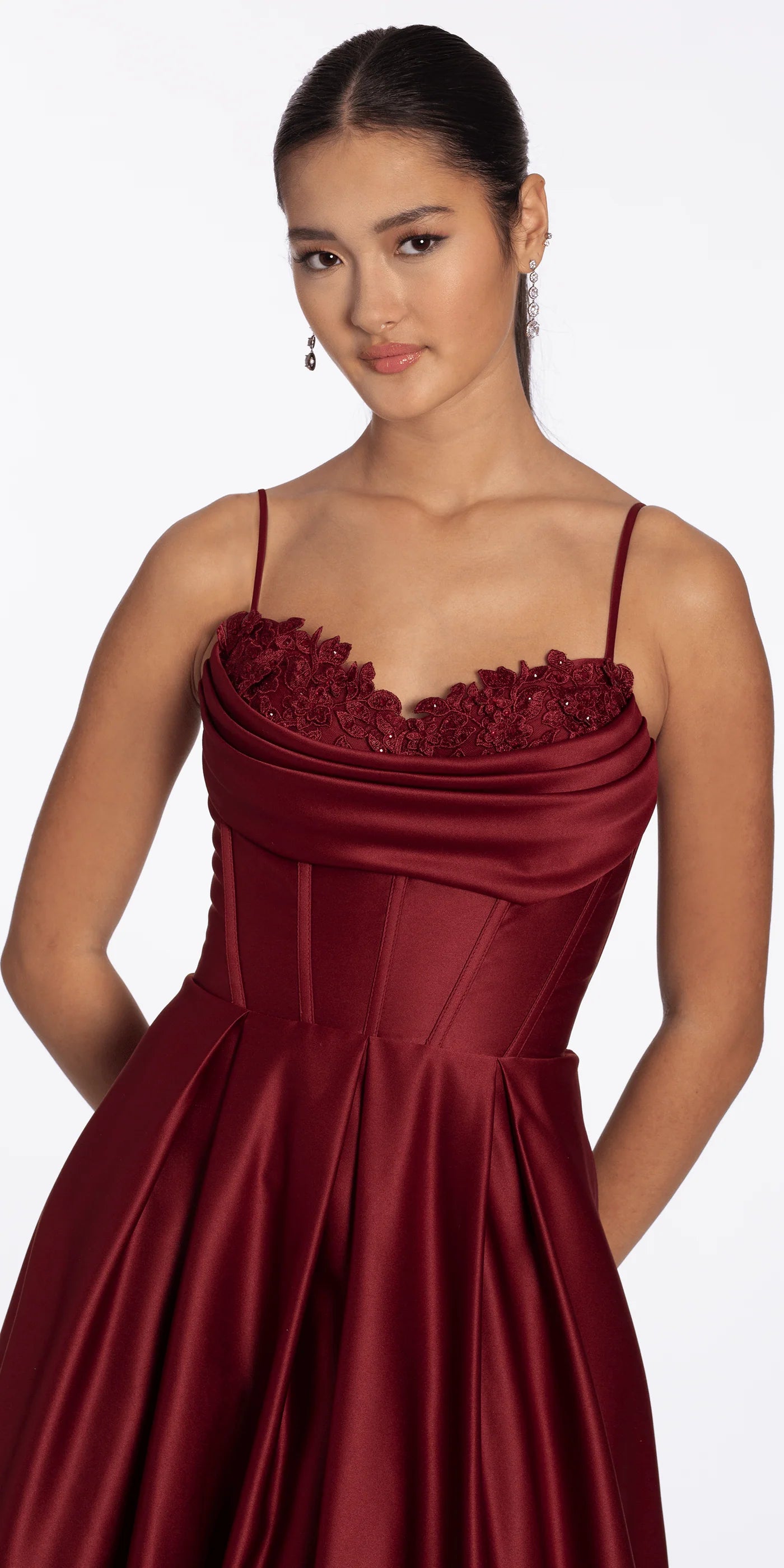 Elegant Satin Ball Gown Sweetheart Neck Spaghetti Strap Lace-Up Back Floor-Length Prom Dress with Lace Applique for Formal Events