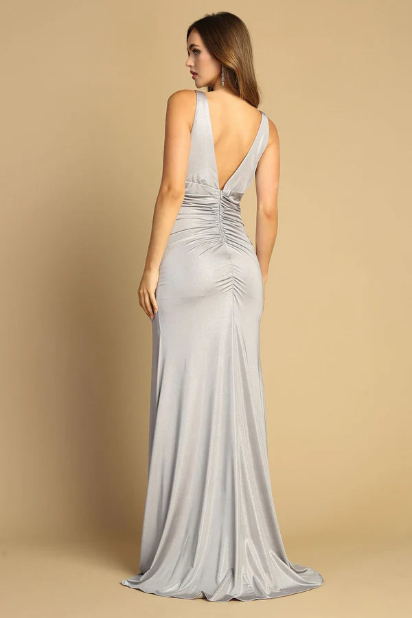 Elegant Shimmering Jersey Mermaid Evening Dress with V-Neck, Ruffled Waist Detail, and High Slit