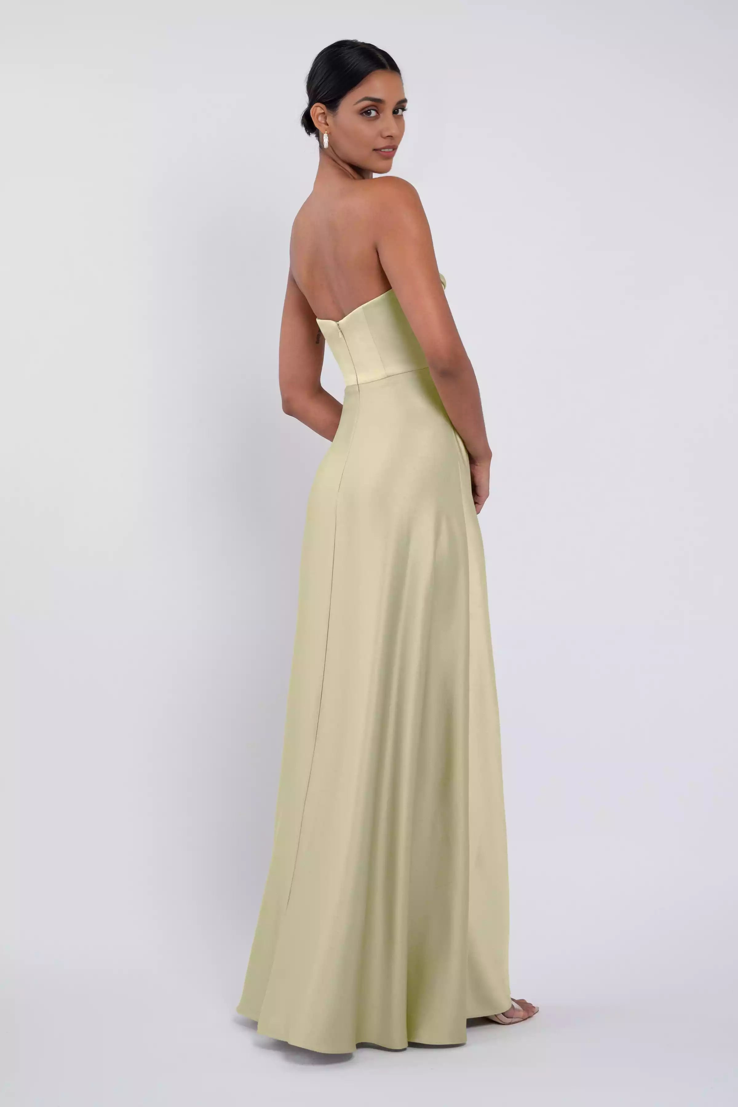 Elegant and luxurious satin strapless round neck hanging tight corset with natural waist seam and mid zip back Prom Dresses