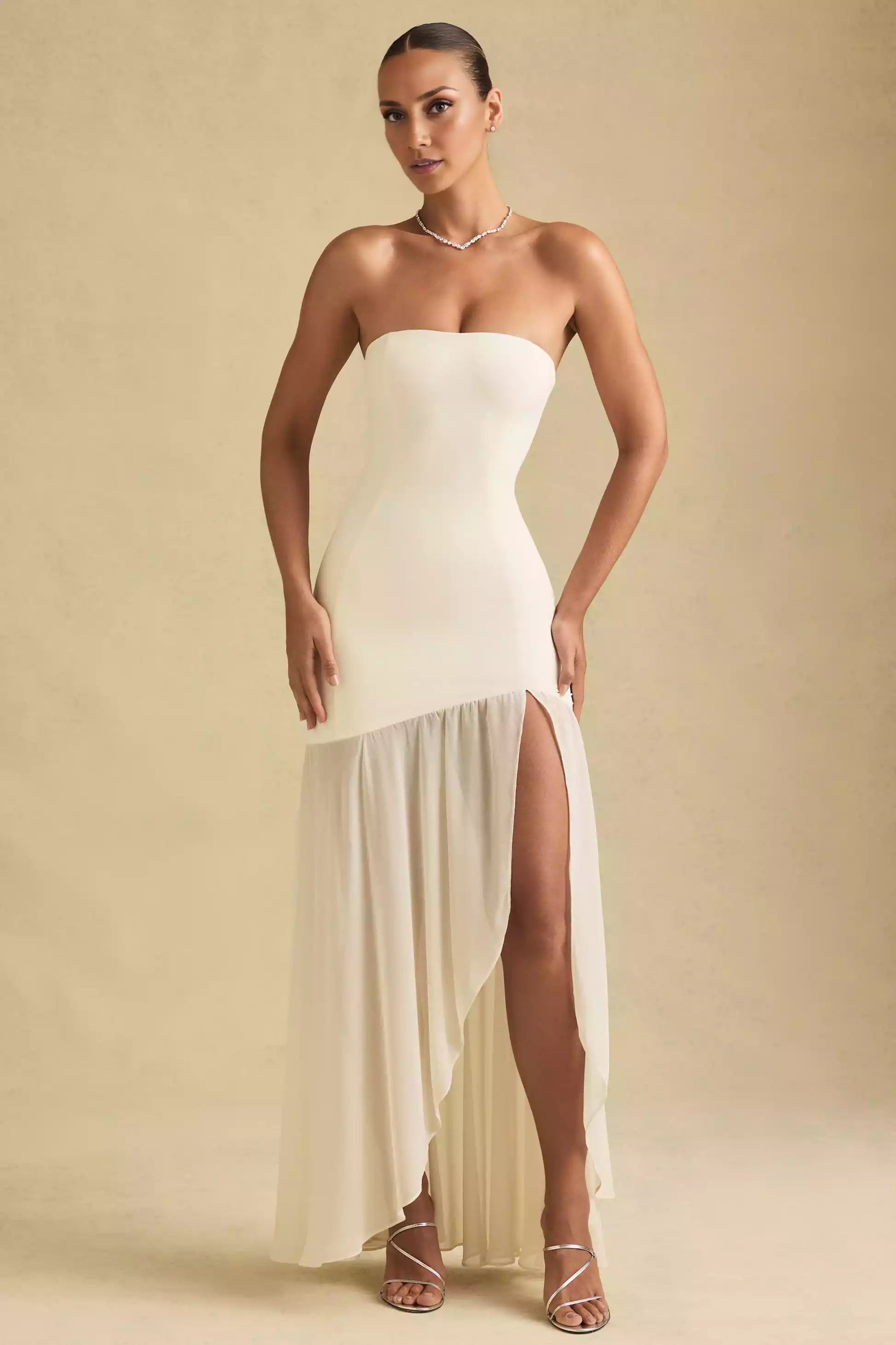 Enchanting high-quality chiffon strapless design paired with perspective asymmetric skirt and three-dimensional cut Prom Dresses