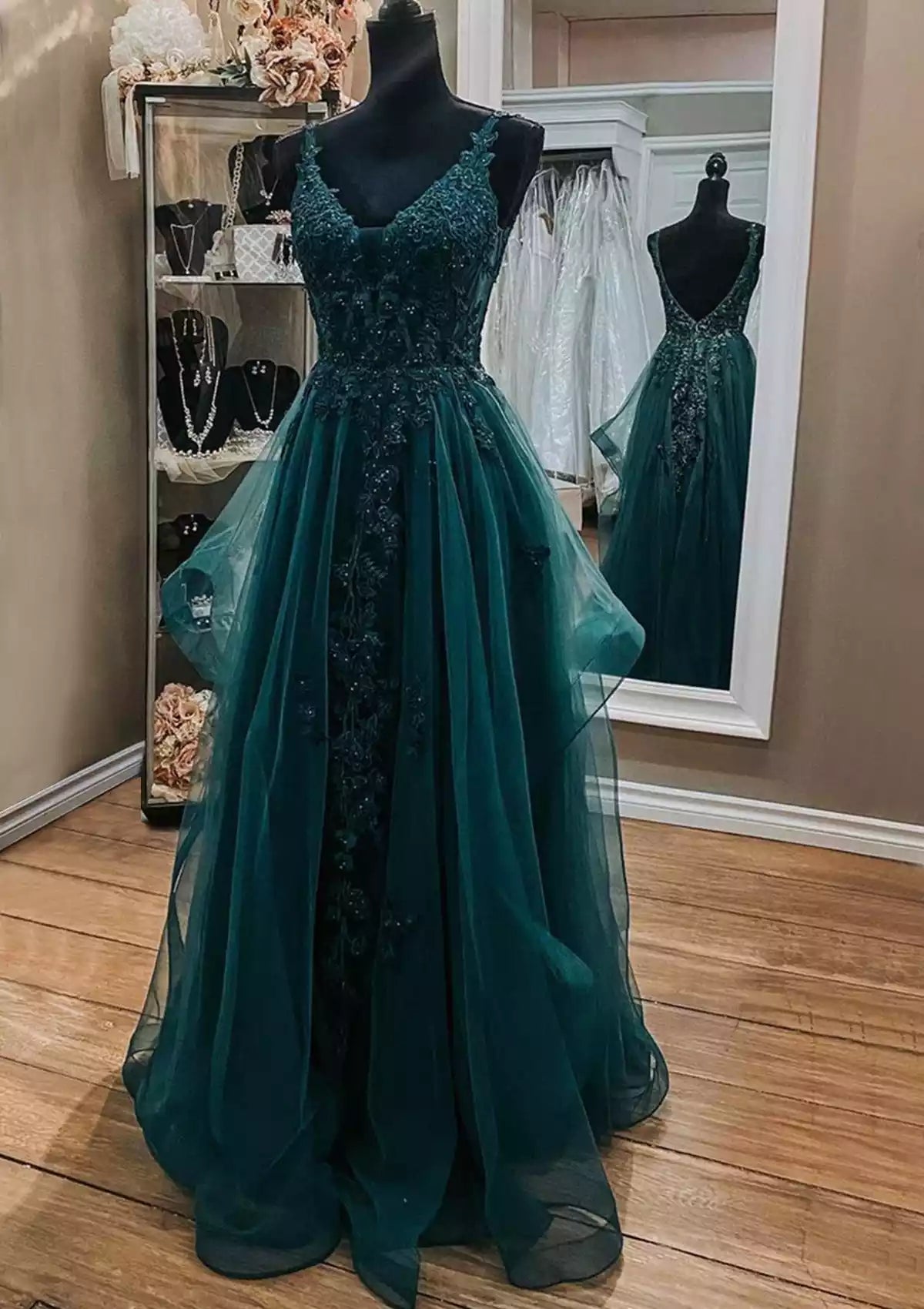 Exquisite A-line lace bead chiffon long V-neck exudes elegance Prom Dresses