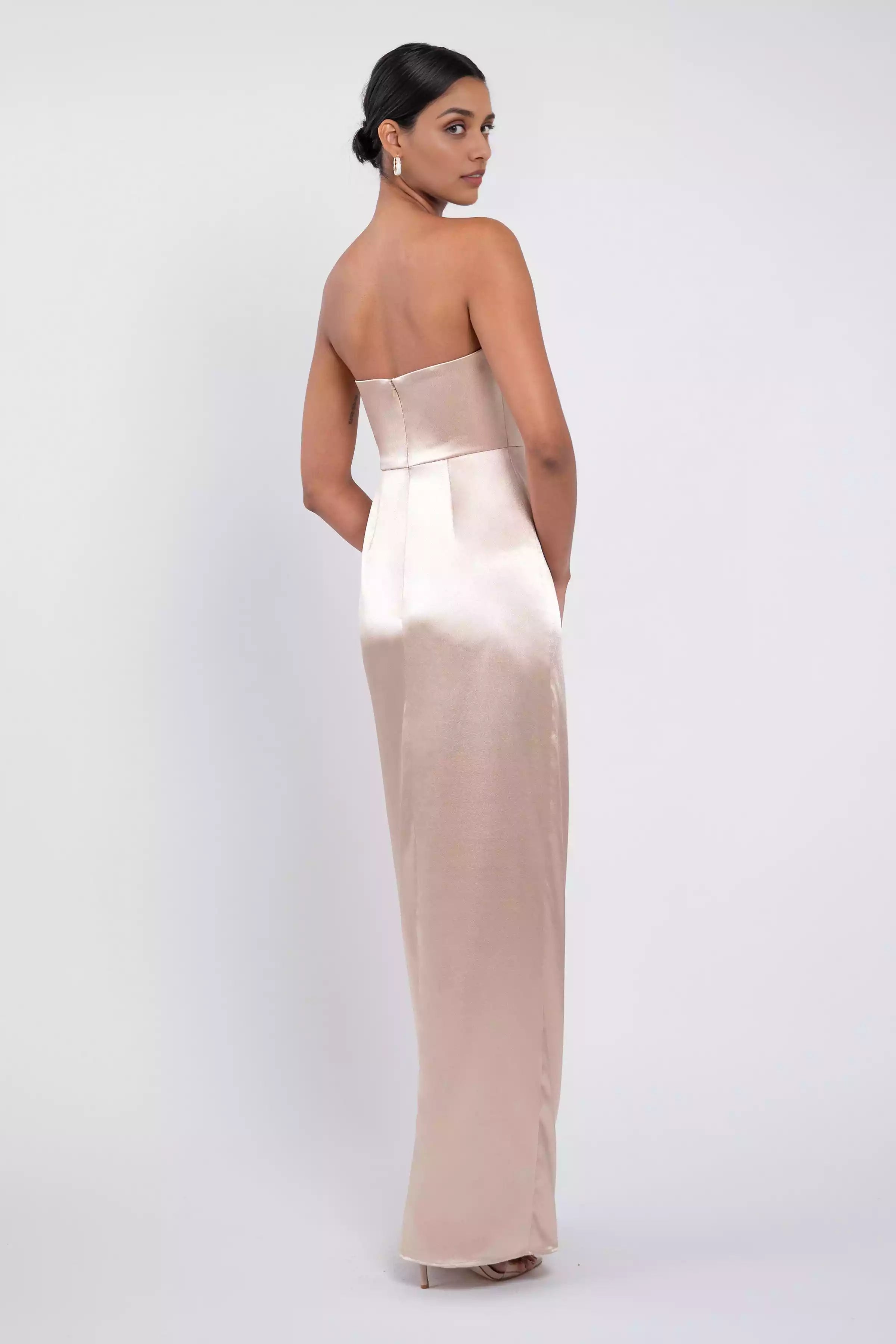 Fashionable and elegant strapless neckline, natural waist seam, pleated slit, fully lined back, mid zip Prom Dresses
