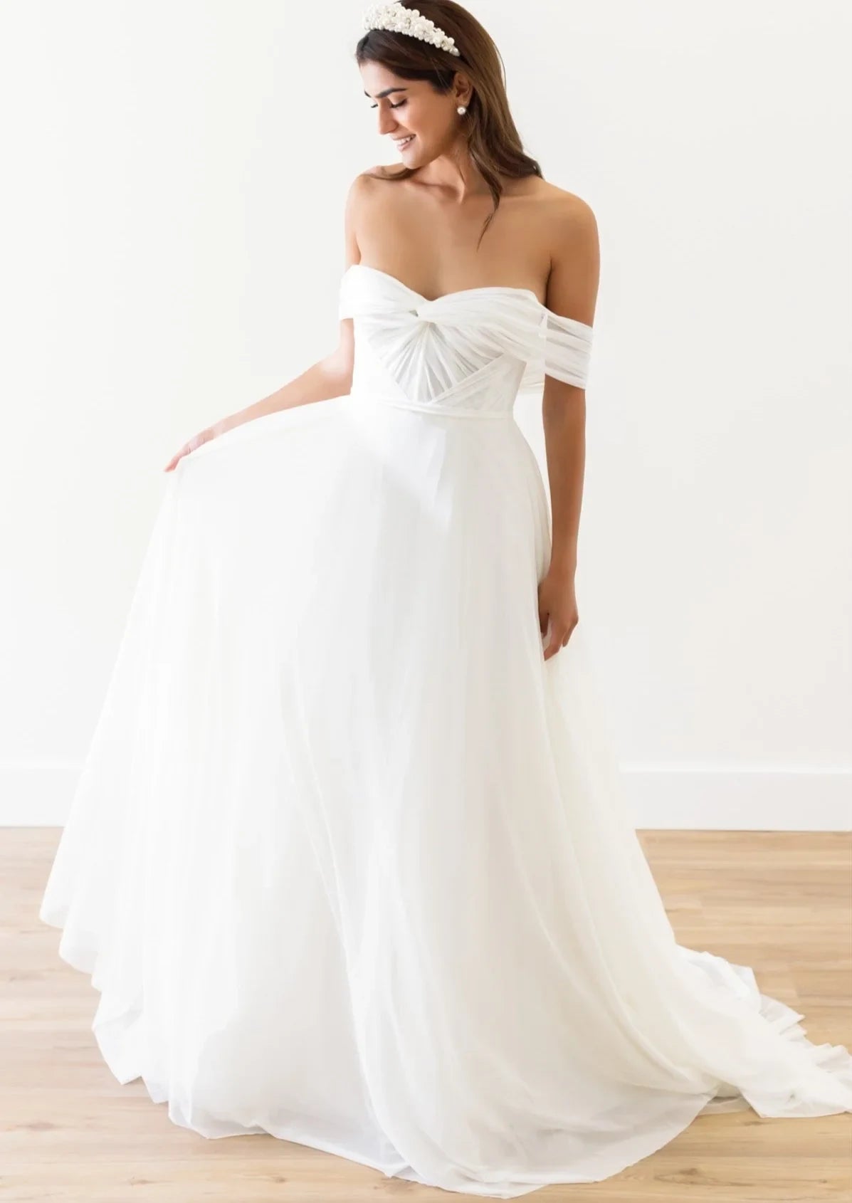 Flowy Beach Chiffon A-Line Off-Shoulder Sweetheart Draped Open Back Floor-Length Wedding Dresses