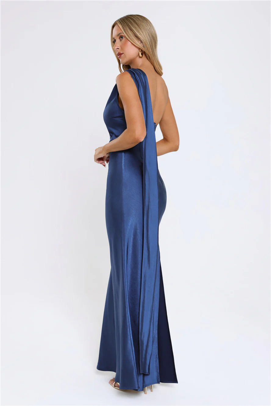 Form-Fitting Mermaid One-Shoulder Floor-Length Evening Dress