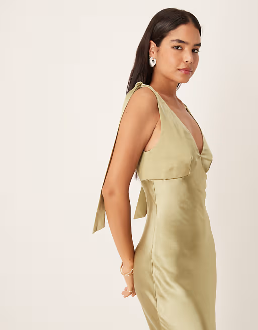 Form-Fitting Mermaid V-Neck Tie-Strap Low-Back Floor-Length Bridesmaid Dress