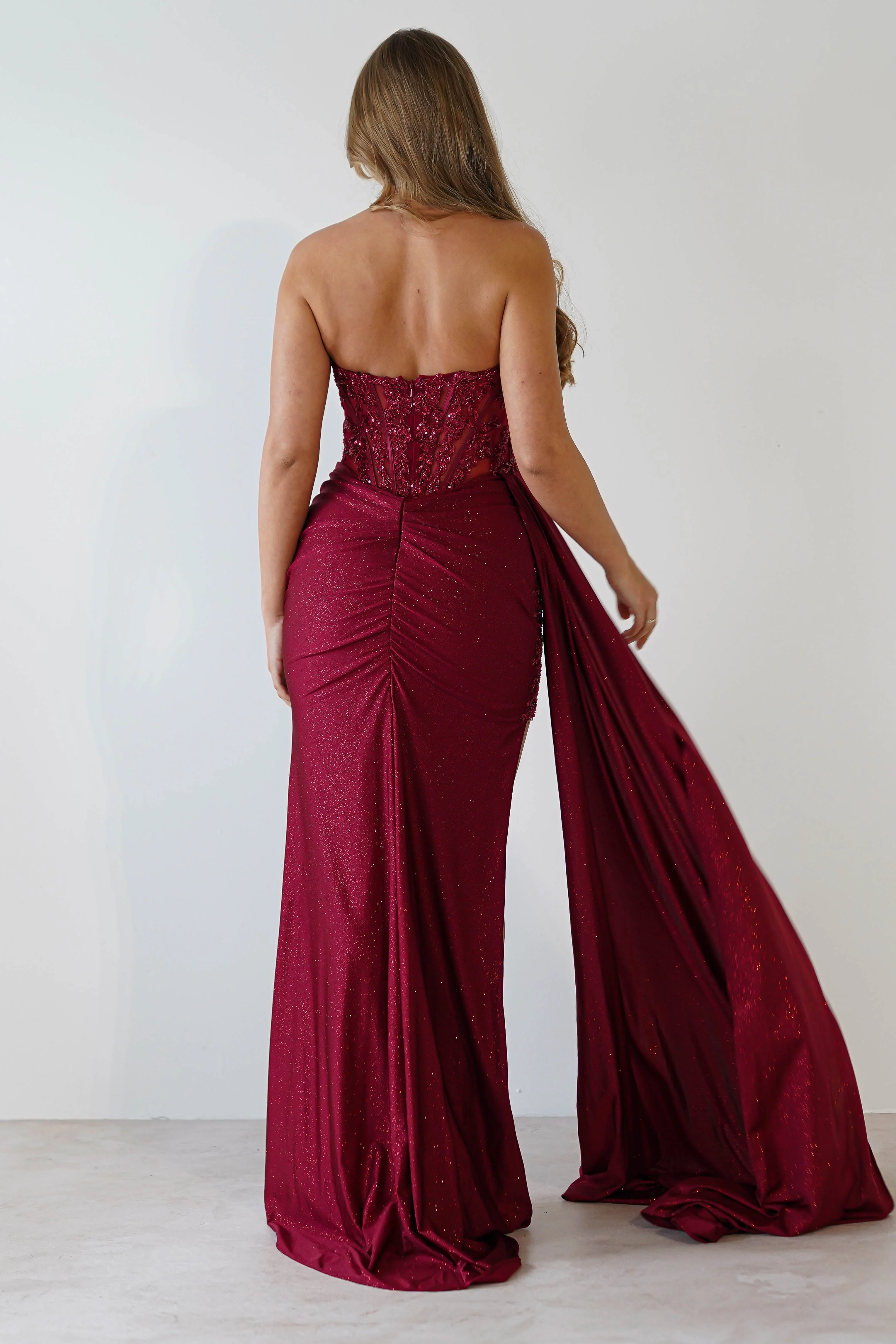 Glamorous Burgundy Glitter Strapless Lace Applique Ruched Slit Mermaid Evening Dresses