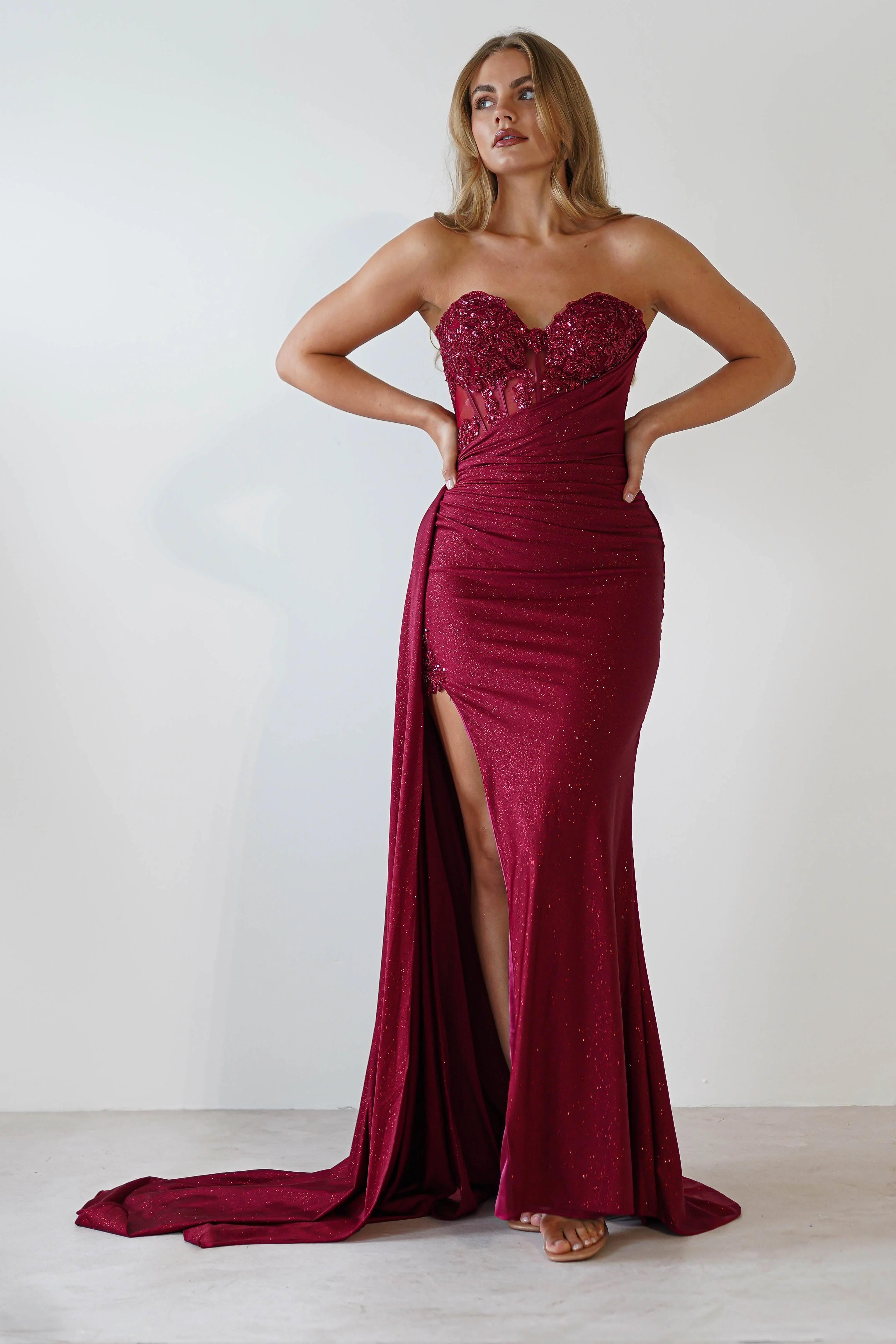 Glamorous Burgundy Glitter Strapless Lace Applique Ruched Slit Mermaid Evening Dresses