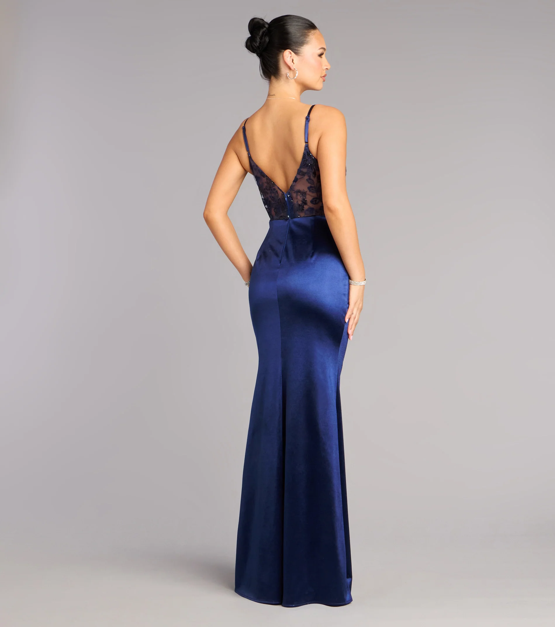 Glamorous Fitted Mermaid Sweetheart Neck Spaghetti Strap Lace-Up Back Lace Applique Prom Dresses