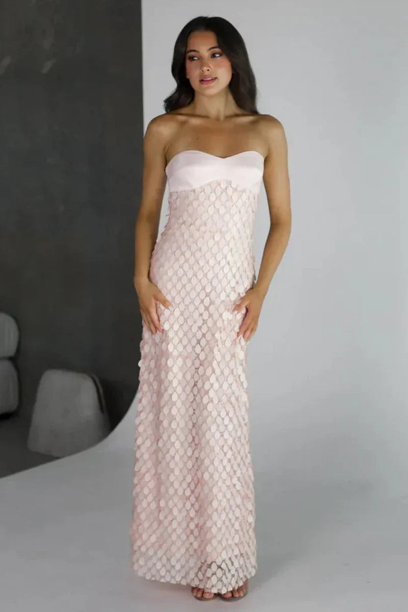 Glamorous Fitted Sheath Sweetheart Neck Sleeveless Open Back Floor-Length Prom Gown