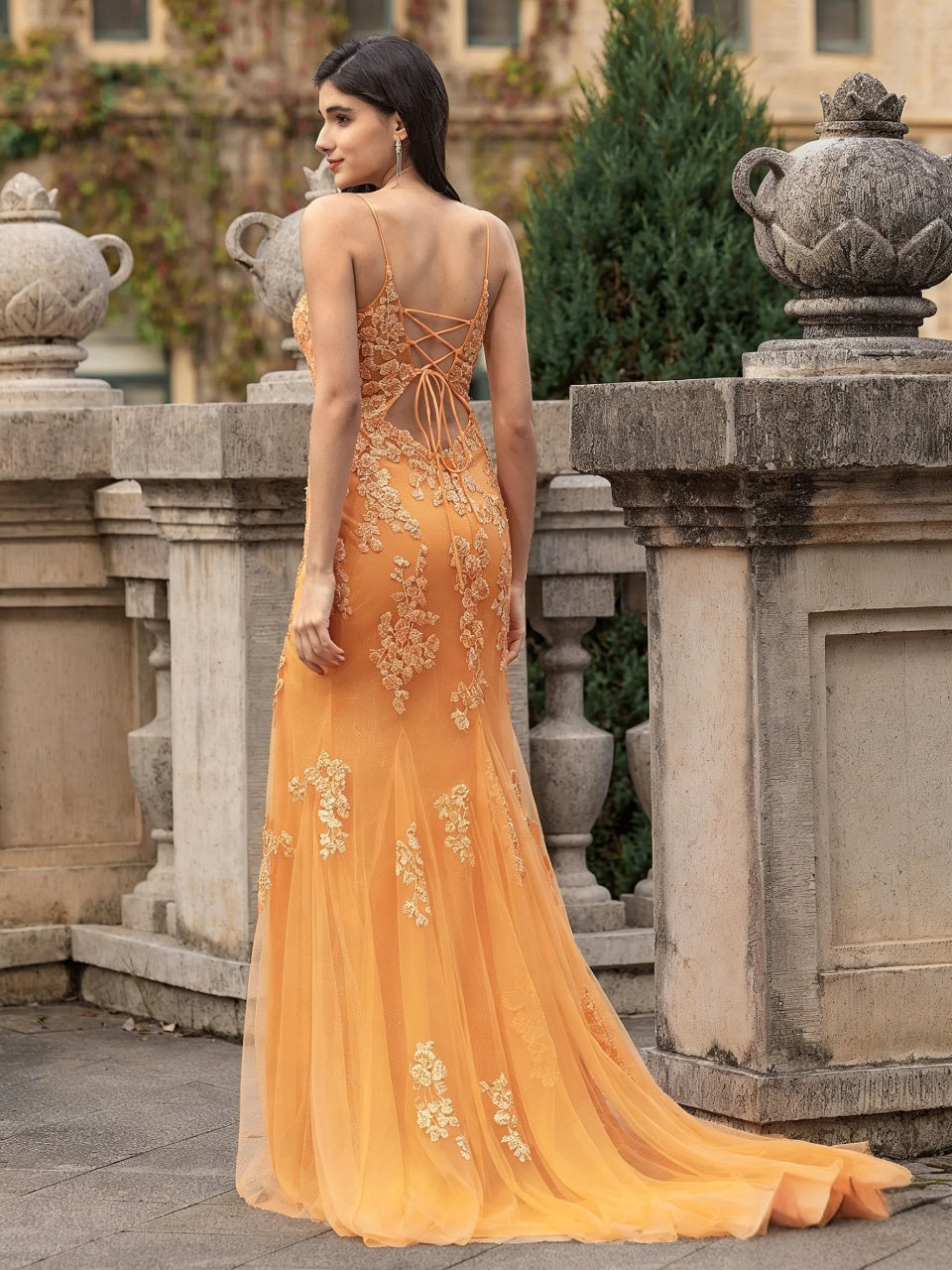 Glamorous Mermaid Scoop Neck Spaghetti Strap Lace Up Floor Length Evening Dress