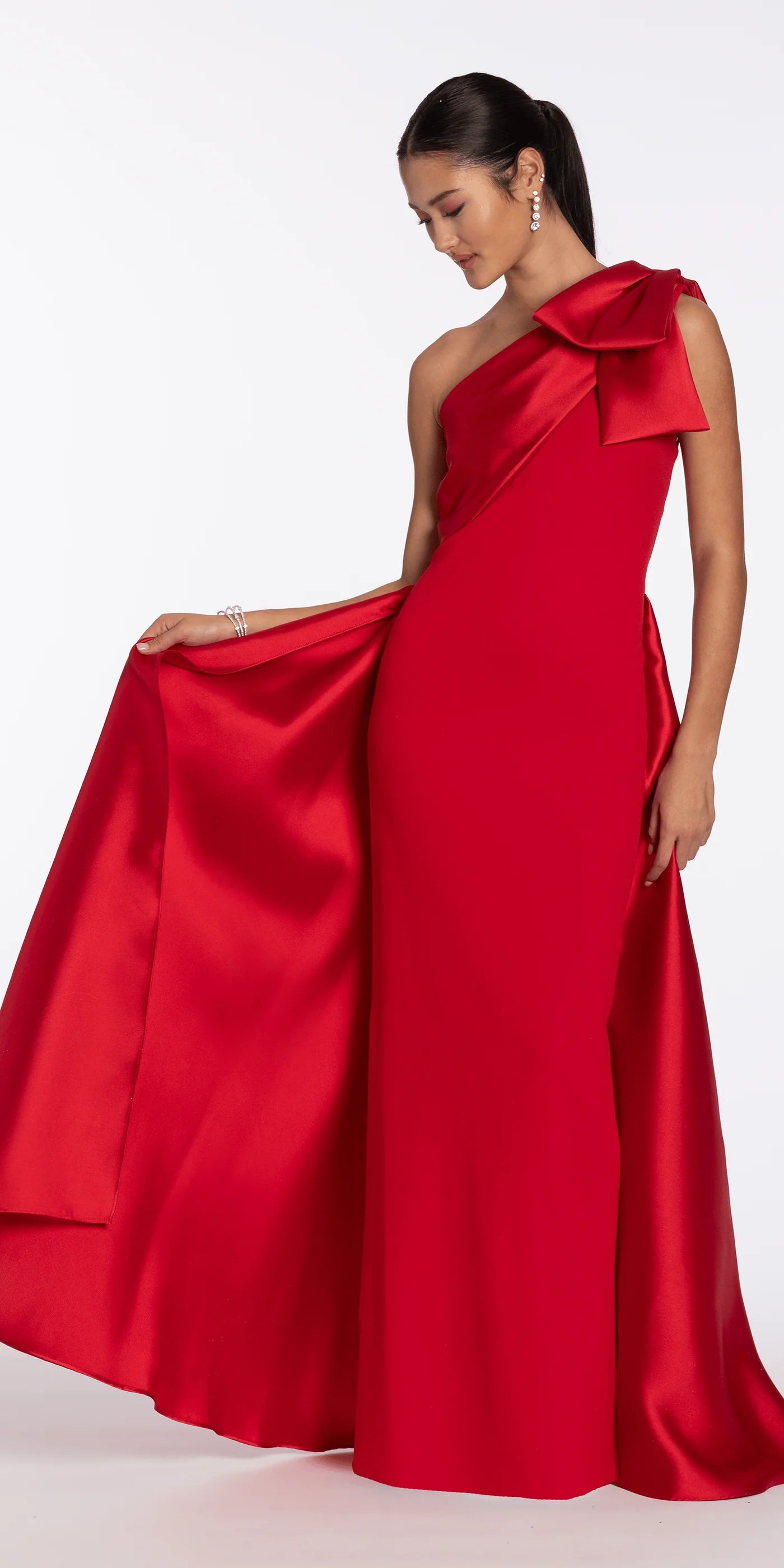 Glamorous Satin Mermaid Silhouette One-Shoulder Sleeveless Floor-Length Prom Dress with Bow Detail and Back Slit for Formal Events