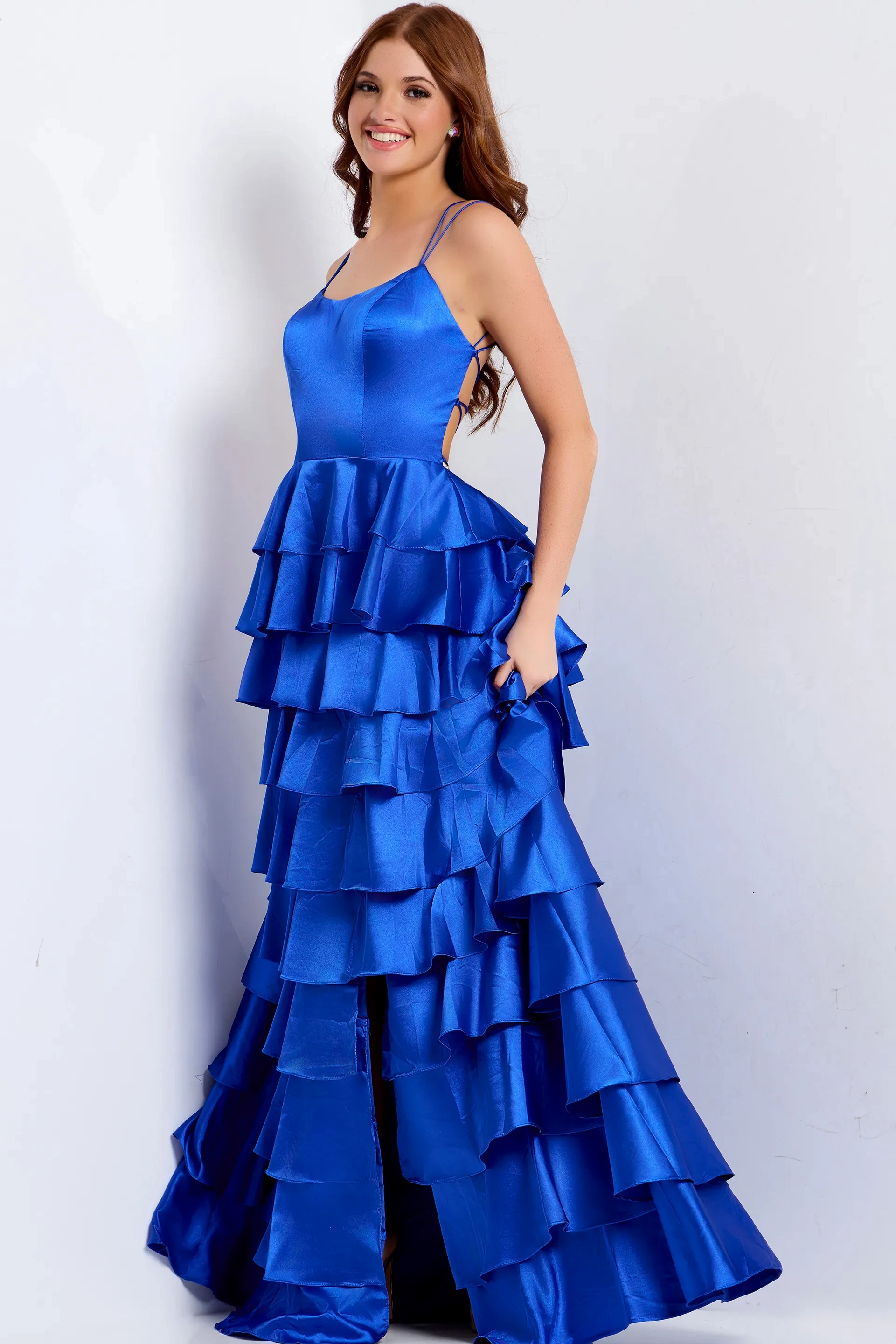 Glamorous Tiered Ball Gown Scoop Neck Spaghetti-Strapped Lace-Up Back Floor-Length Evening Dress
