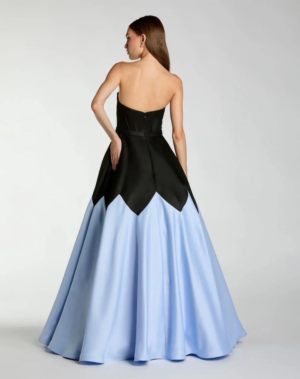 Glamorous Voluminous Ball Gown Strapless Sweetheart Sleeveless Open Back Maxi Formal Evening Dress