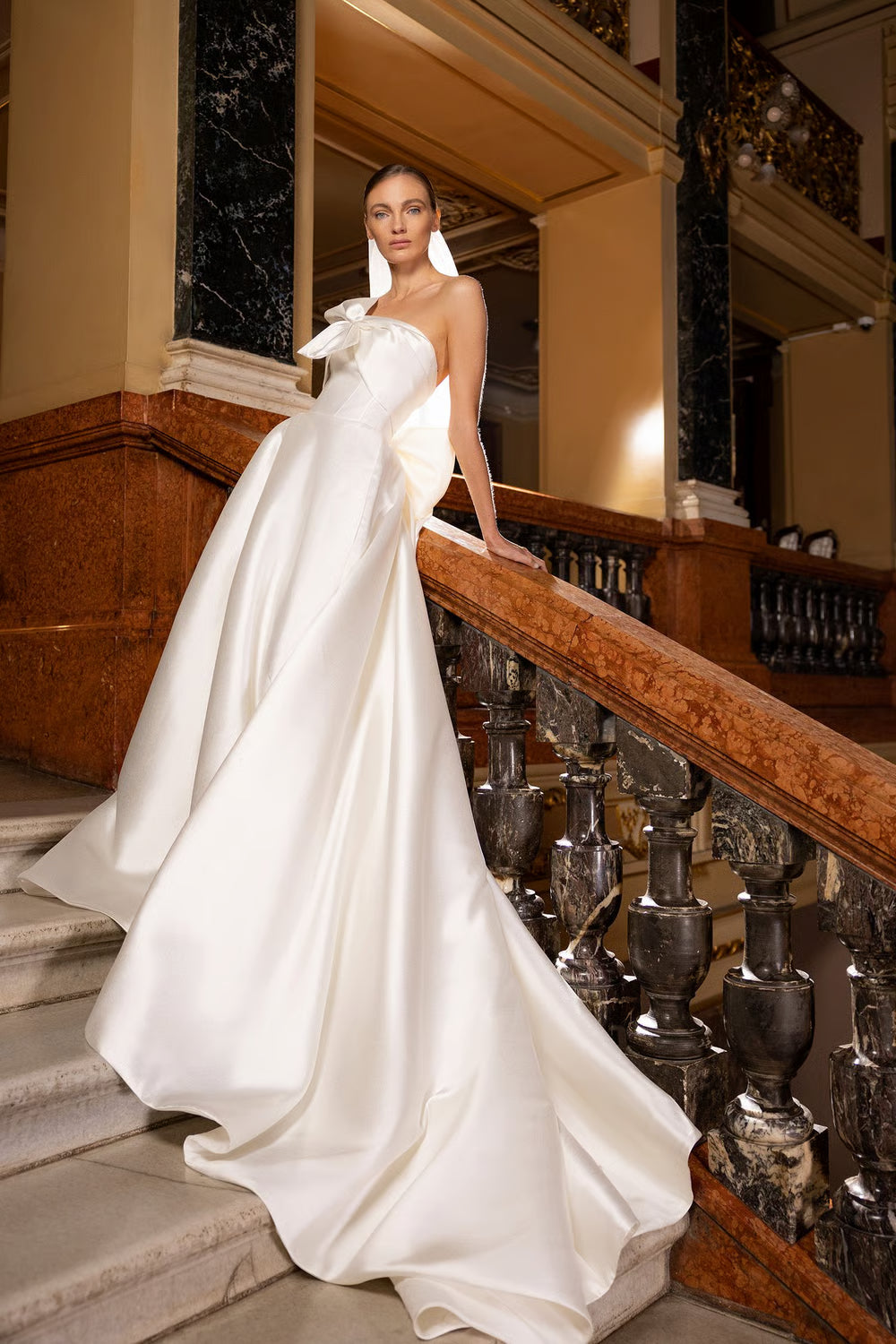 Glamorous Chic Sexy Satin A-Line Strapless Sleeveless Bow Back Floor-Length Wedding Dresses