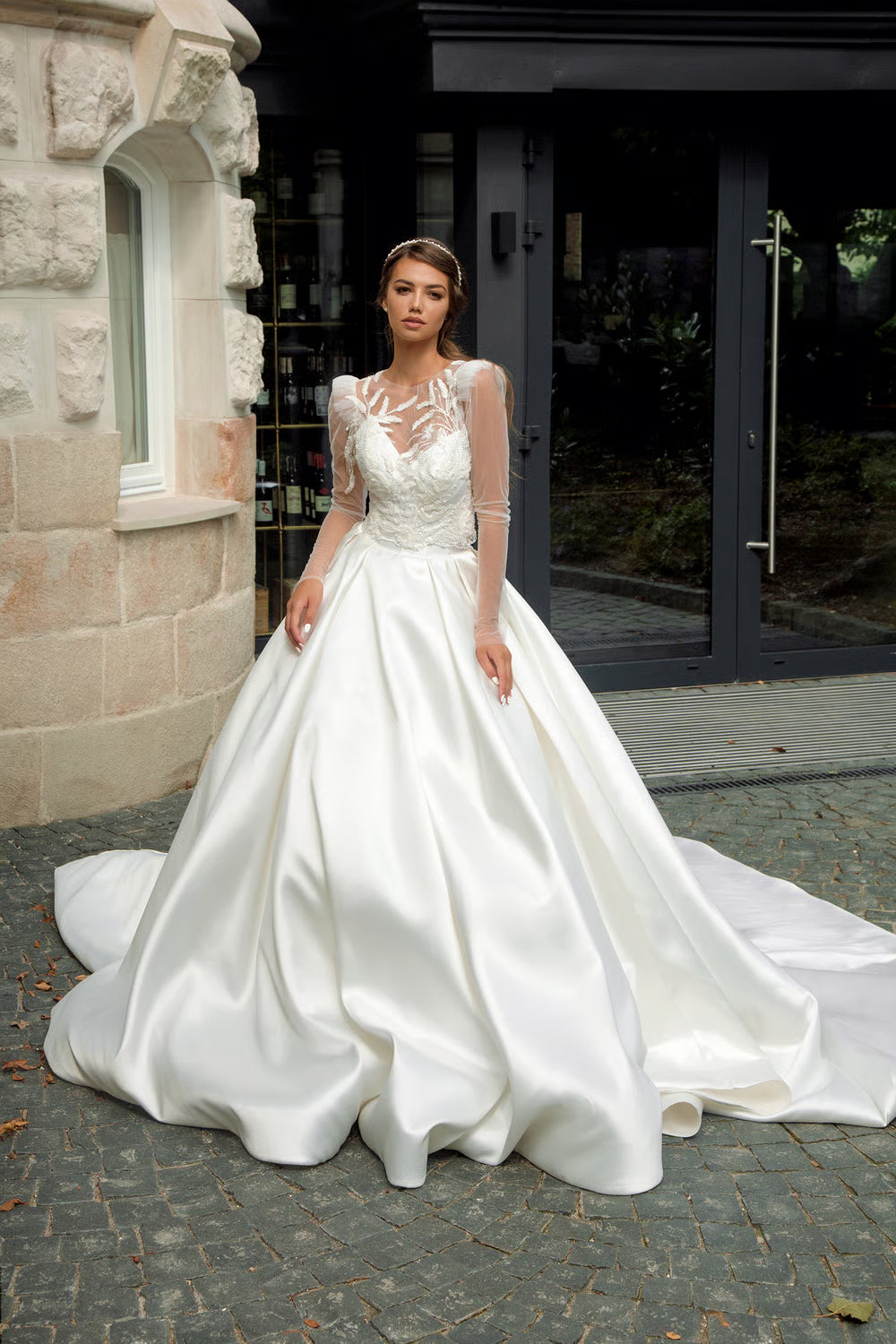 Glamorous Satin Ball Gown Sweetheart Sleeveless Bow Back Chapel Train Wedding Dresses