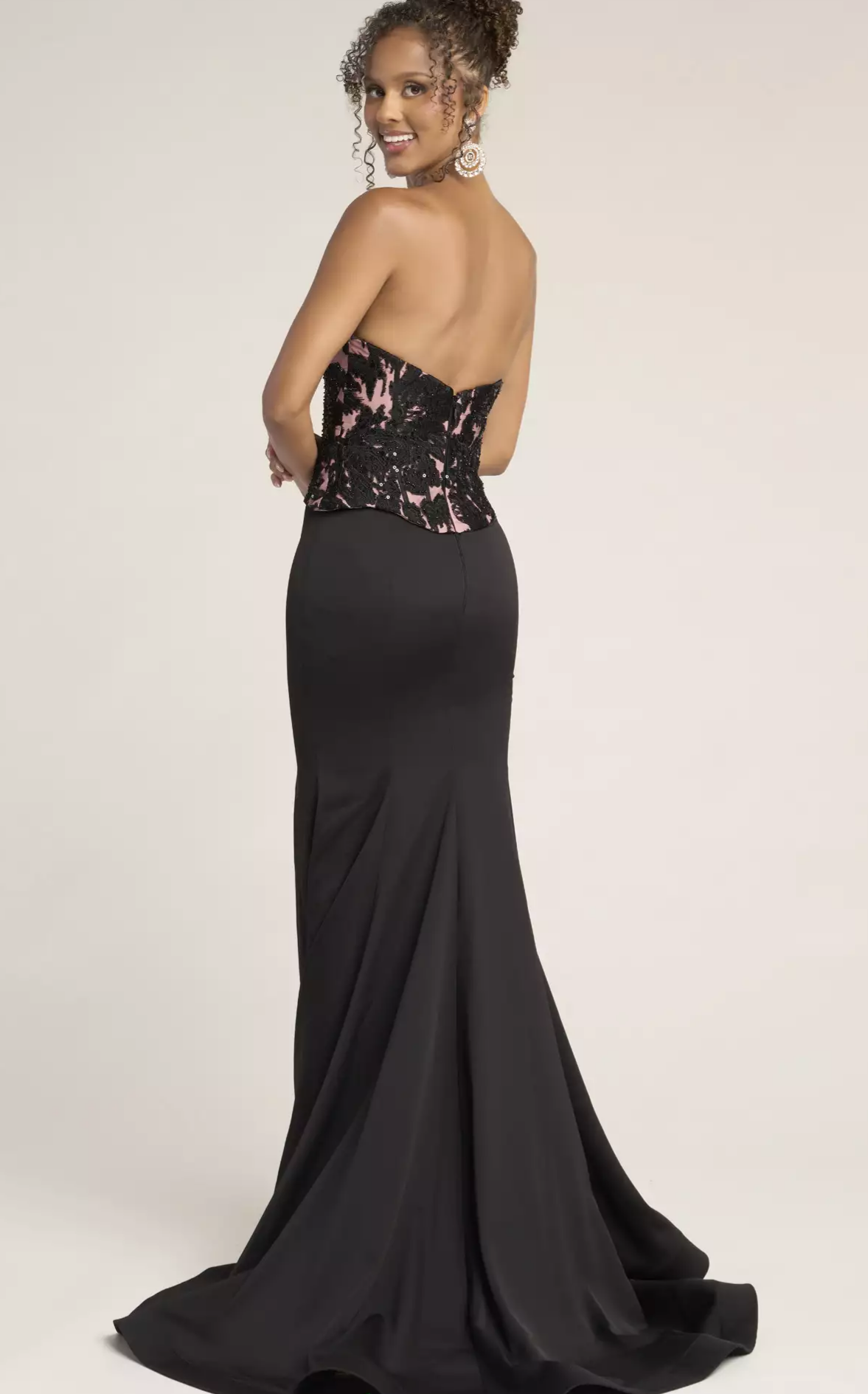 Glamorous Strapless Sweetheart Intricate Sequin Lace Bodice Mermaid Train Prom Dress