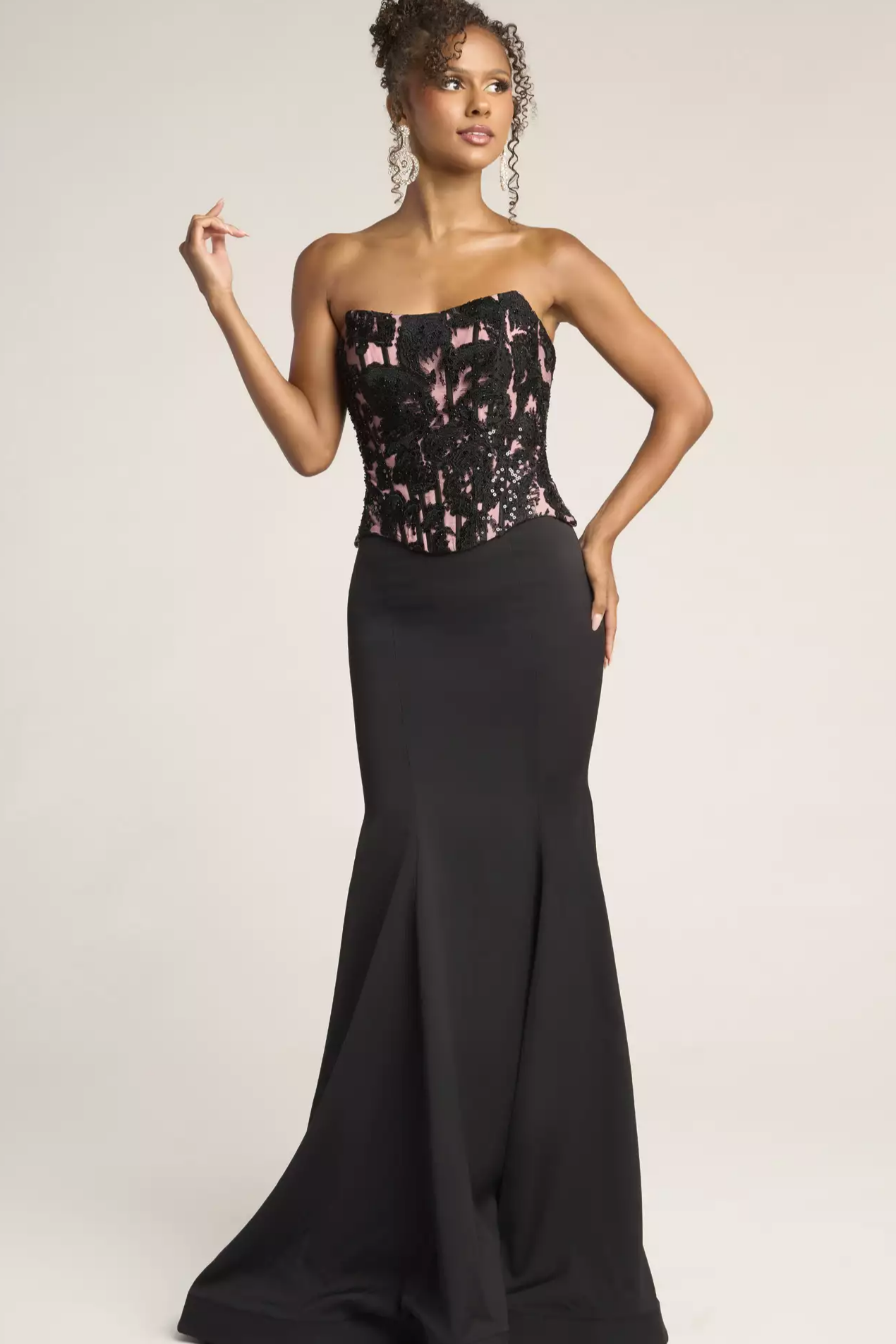 Glamorous Strapless Sweetheart Intricate Sequin Lace Bodice Mermaid Train Prom Dress