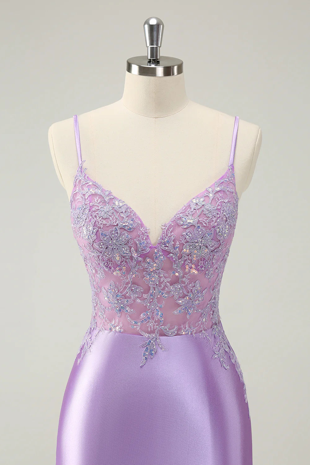 Gorgeous Lilac Bodycon Spaghetti Straps Short Homecoming Dress with Sequins