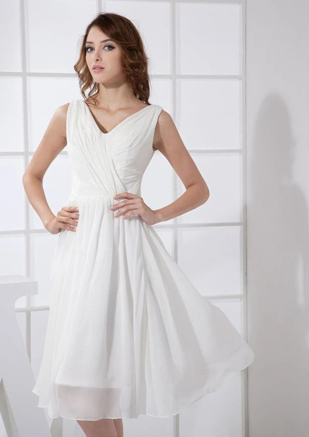 Graceful Chiffon A-Line V-Neck Sleeveless Zipper Back Knee-Length Homecoming Dresses