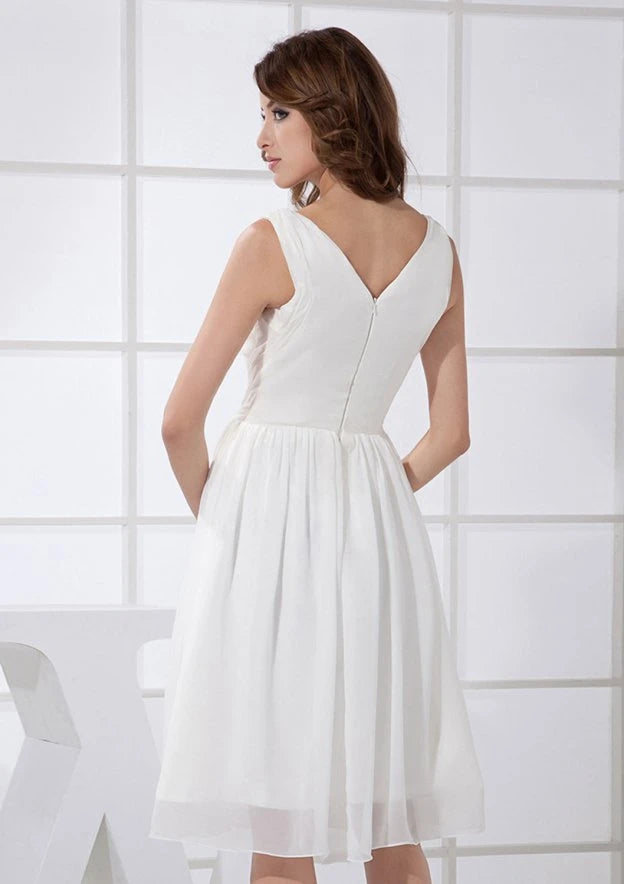 Graceful Chiffon A-Line V-Neck Sleeveless Zipper Back Knee-Length Homecoming Dresses