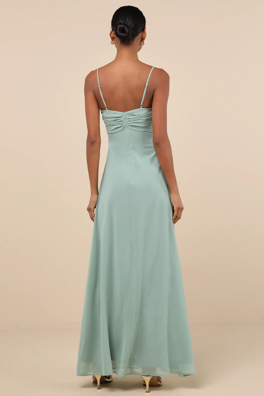 LANQI's flowing woven thin shoulder straps, sleeveless tight corset, pleated sleeveless Homecoming Dresses