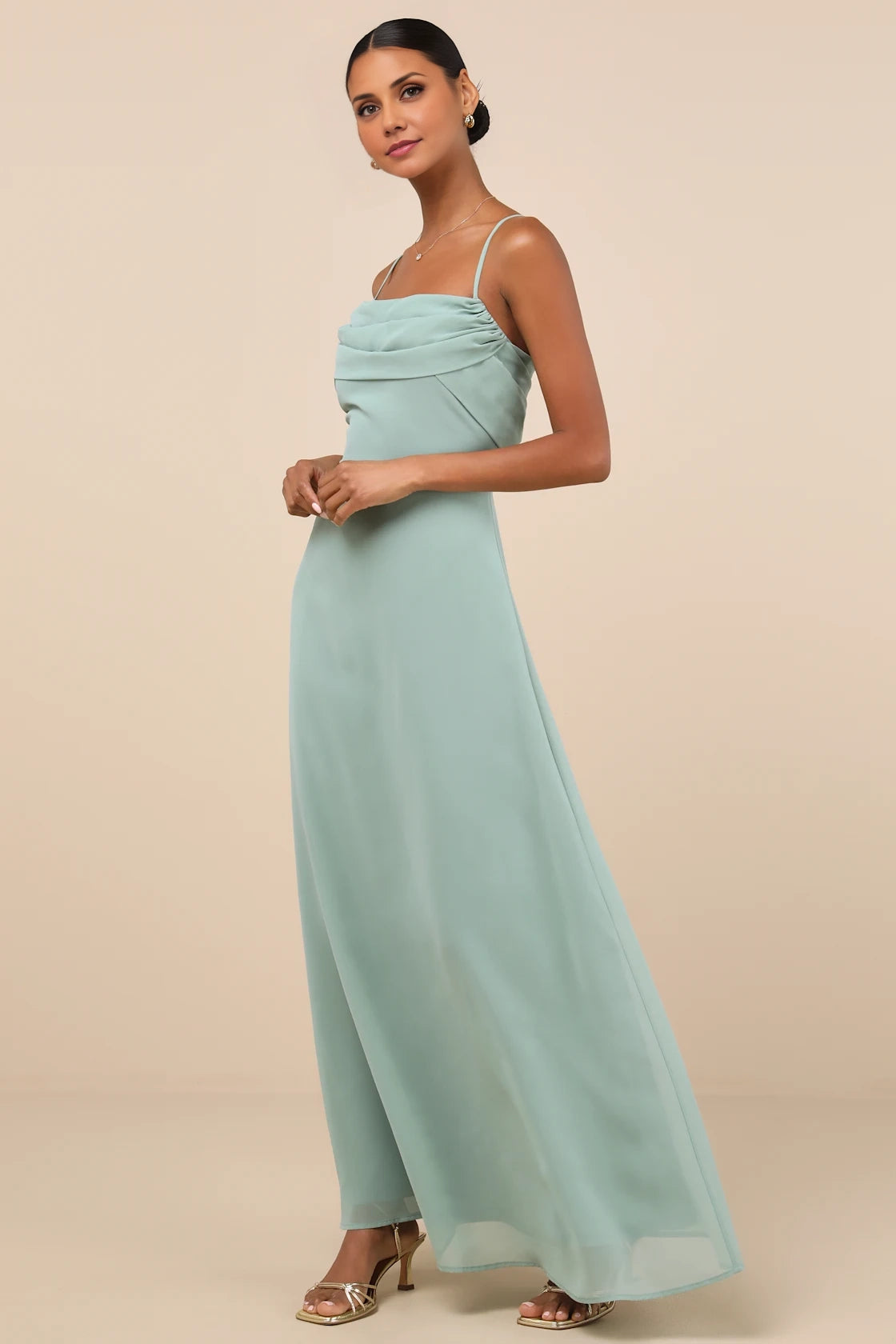 LANQI's flowing woven thin shoulder straps, sleeveless tight corset, pleated sleeveless Homecoming Dresses