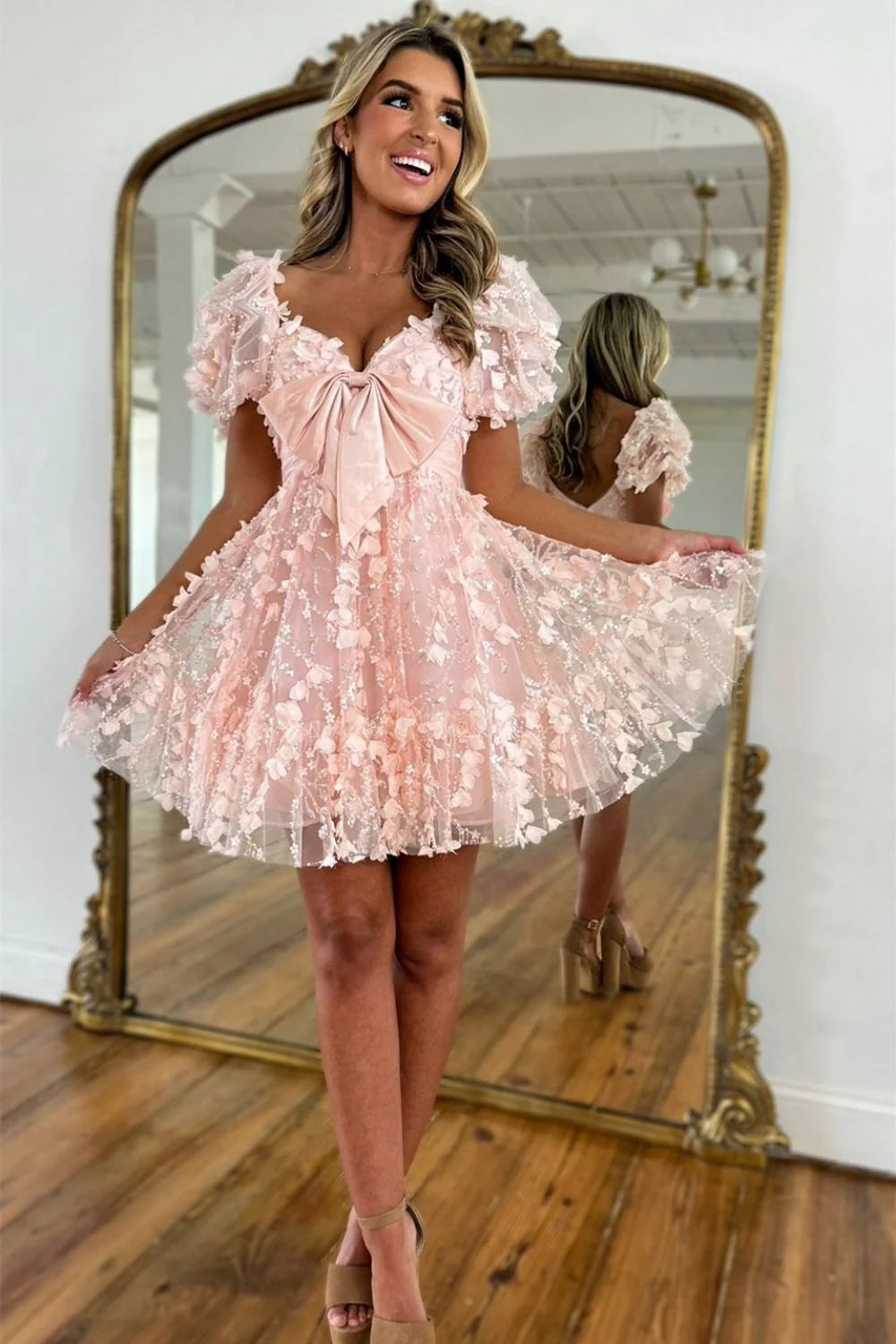 Lovely Pink A-Line Puff Sleeves Short Tulle Homecoming Dress