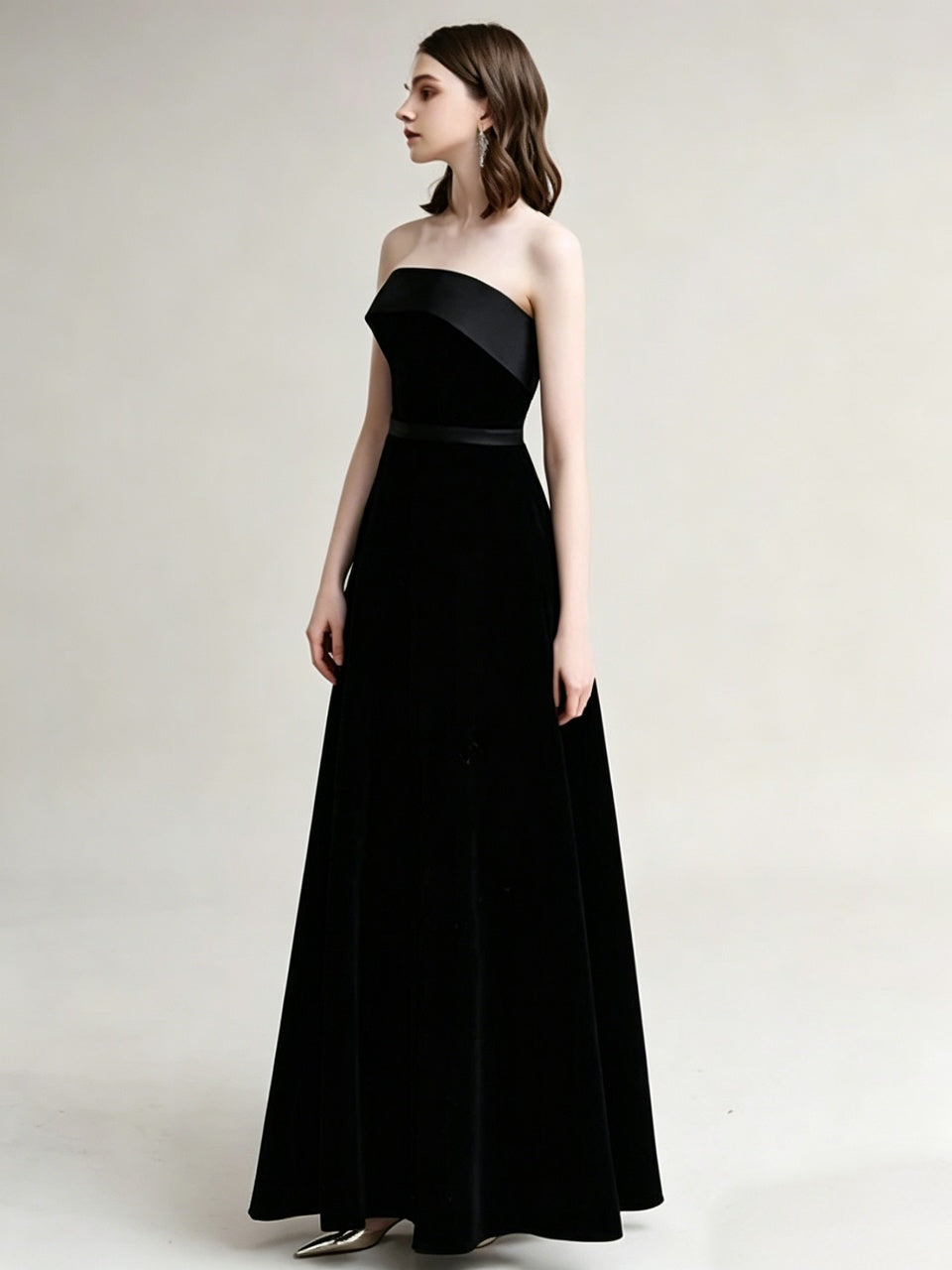 Luxurious velvet A-line strapless sleeveless lace-up back floor-length evening dress