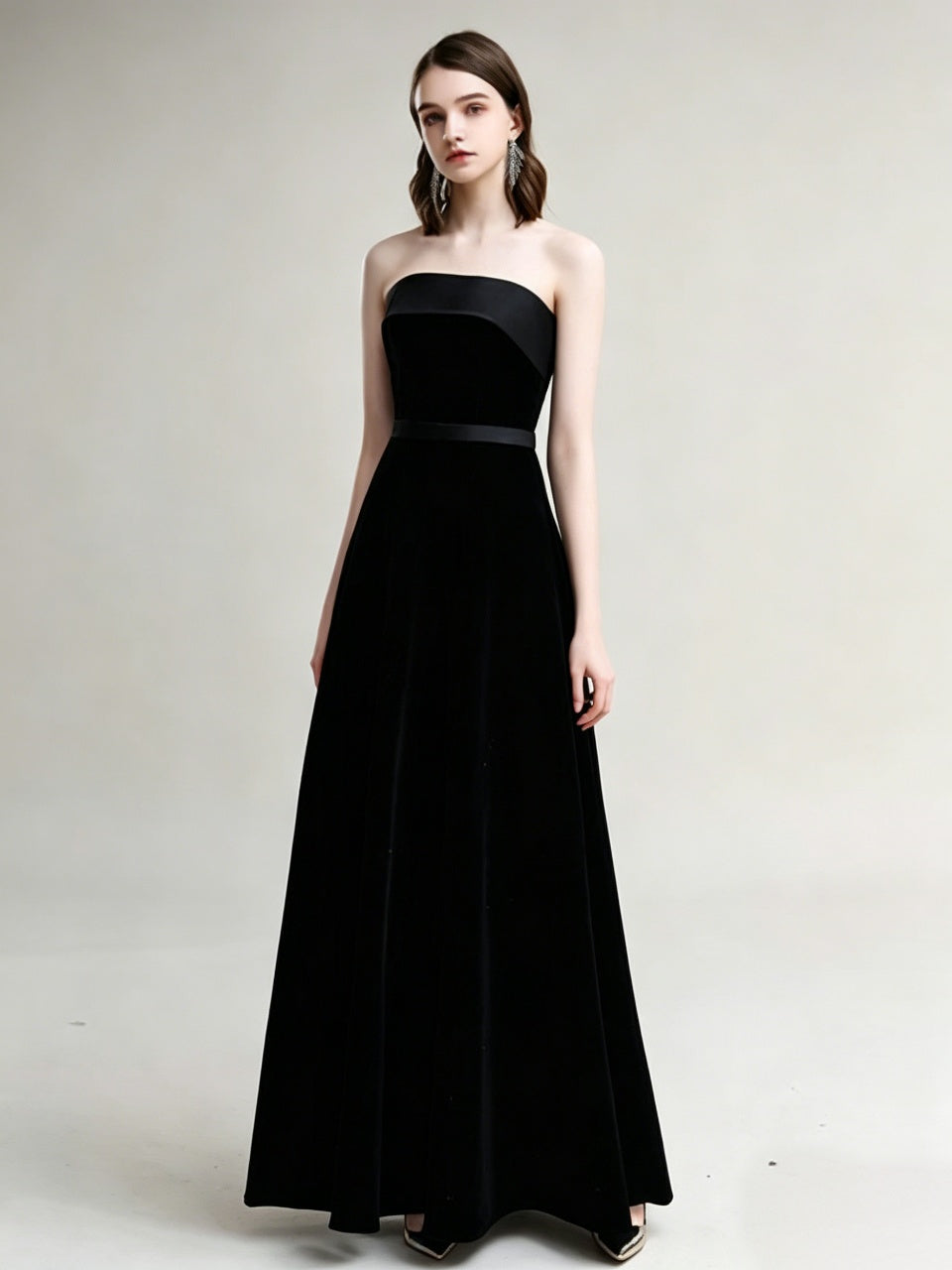 Luxurious velvet A-line strapless sleeveless lace-up back floor-length evening dress