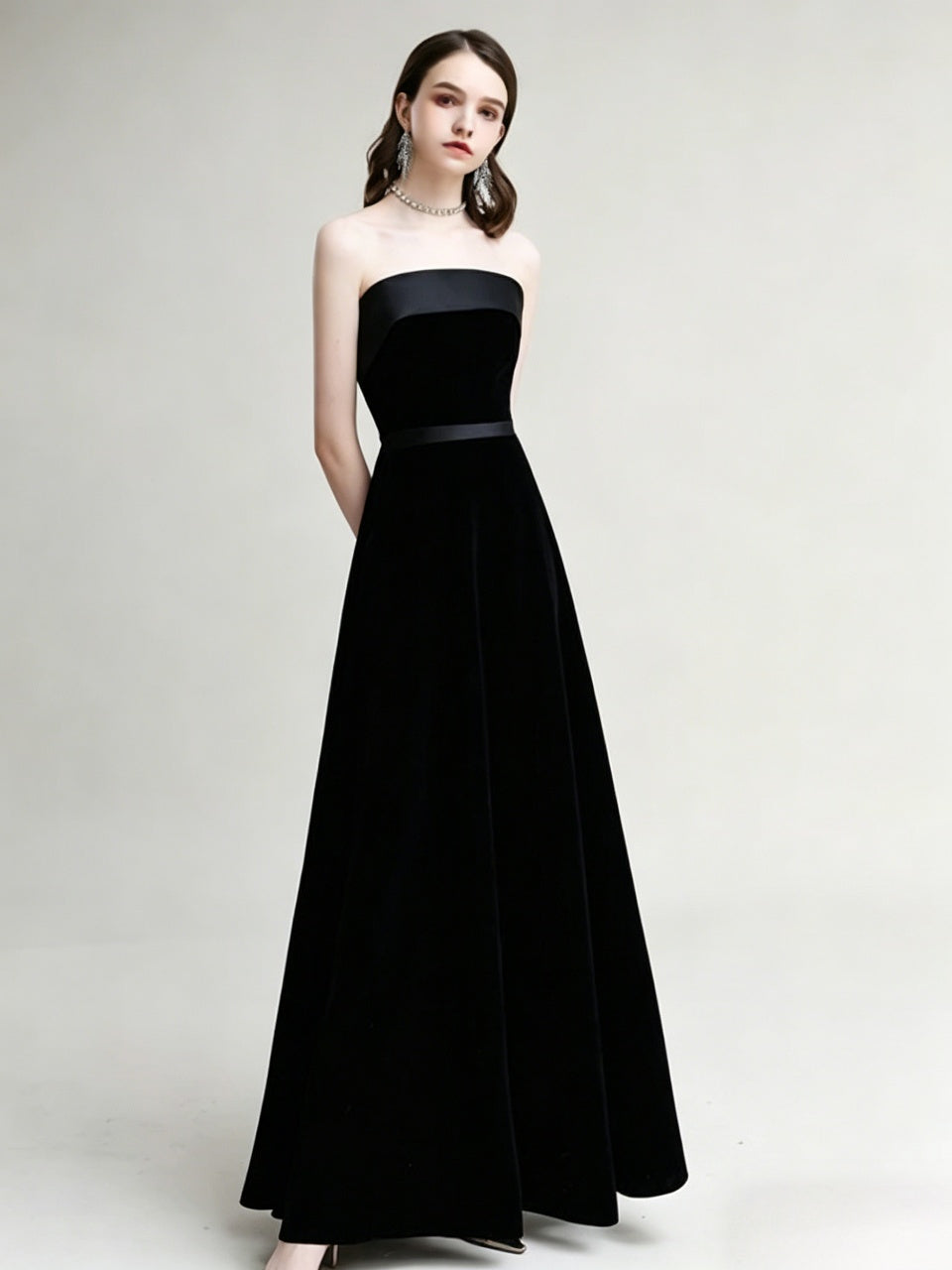 Luxurious velvet A-line strapless sleeveless lace-up back floor-length evening dress
