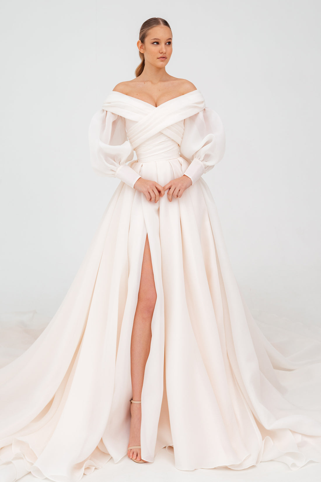 Off-the-Shoulder Organza Ballgown Wedding Dress Puff Sleeves Bow Back High Slit Cathedral Train Bridal Gown