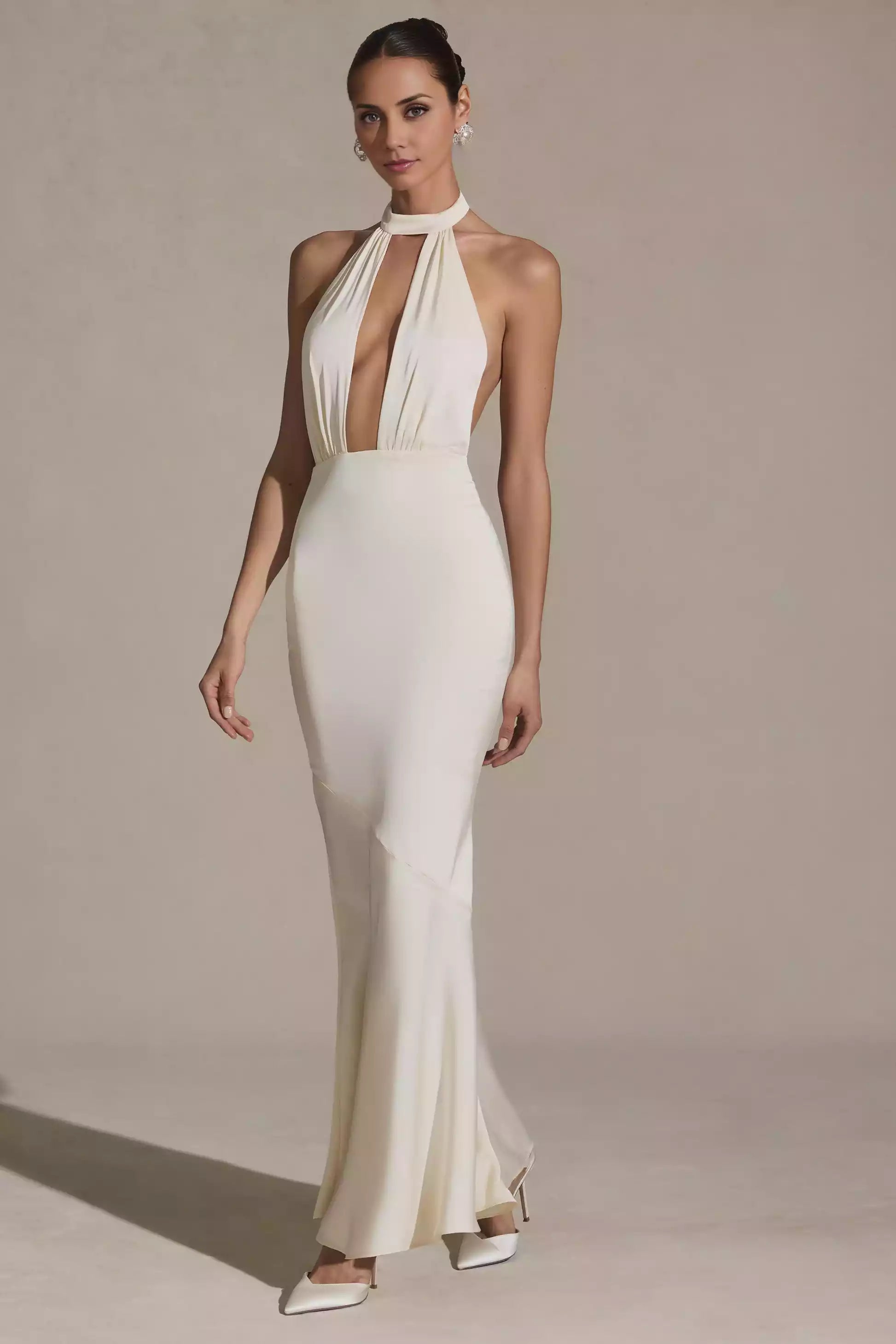 Prom Dresses with a striking fishtail skirt, deep V-neck, curved backless, and high-end satin that falls to the ground