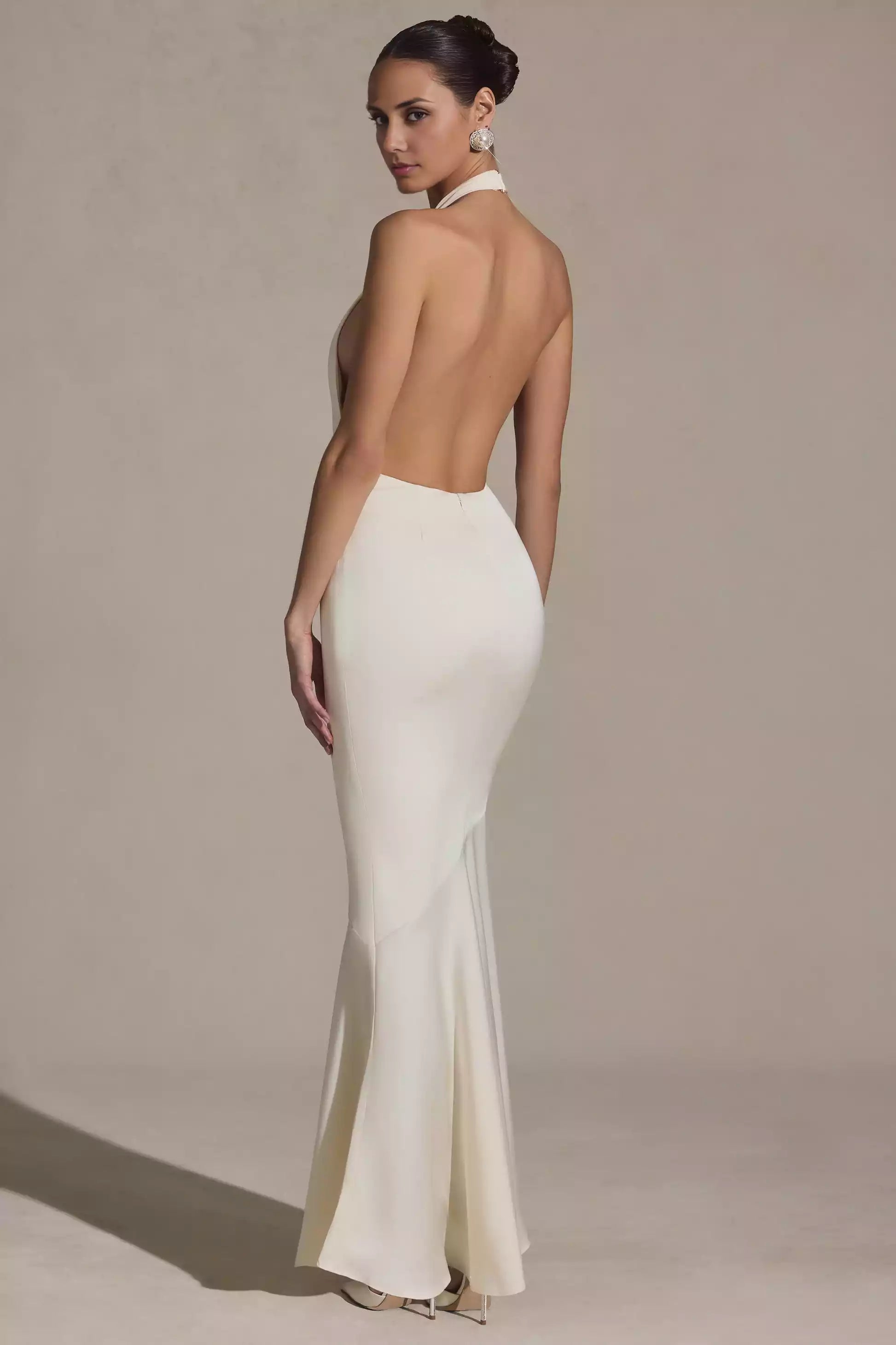 Prom Dresses with a striking fishtail skirt, deep V-neck, curved backless, and high-end satin that falls to the ground