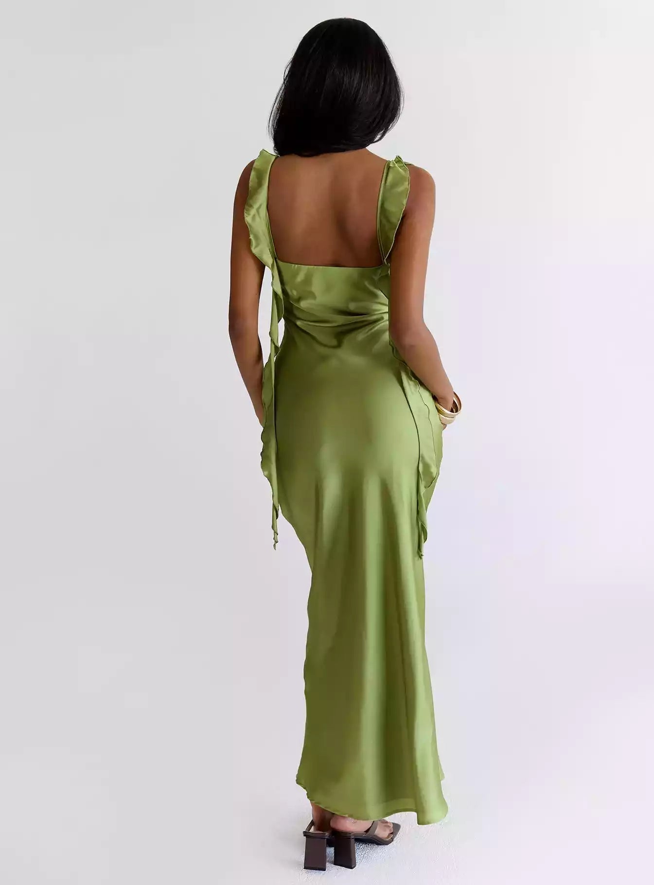 Prom Dresses with eye-catching satin pleated details, hidden zippers on the sides, ruffled shoulder straps, and full lining