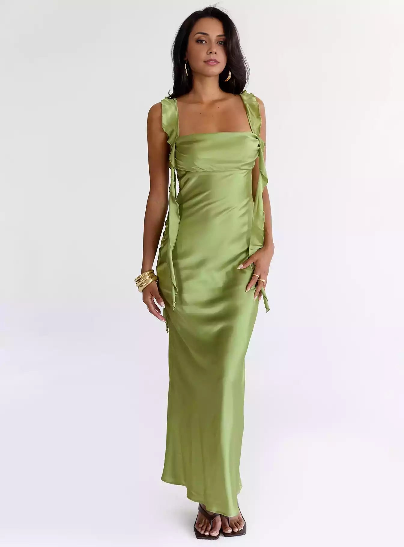 Prom Dresses with eye-catching satin pleated details, hidden zippers on the sides, ruffled shoulder straps, and full lining