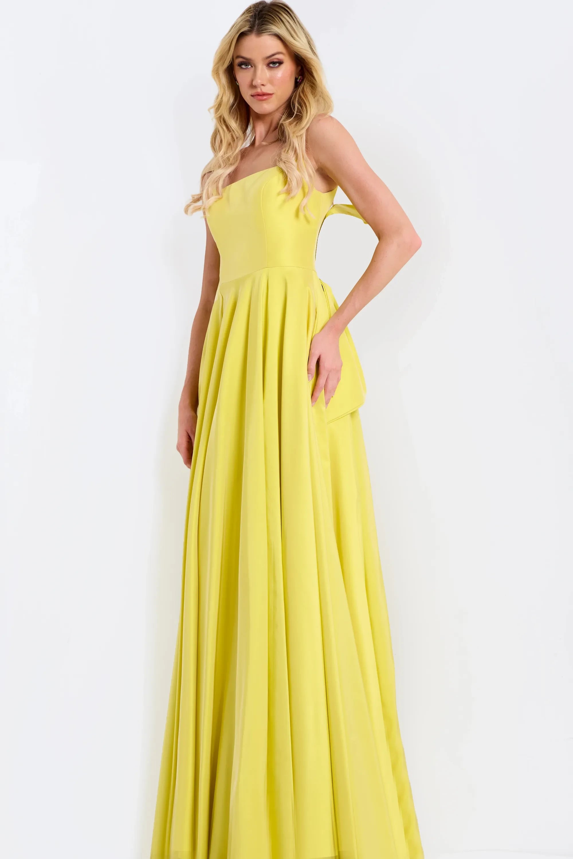 Radiant Satin A-Line Square Neck Sleeveless Open Bow Back Floor-Length Evening Dresses