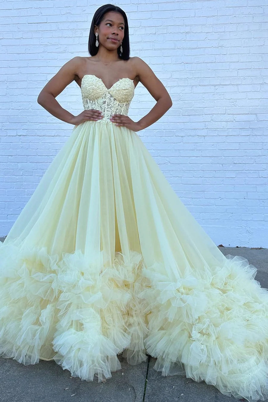 Yellow Tulle Appliques Sweetheart Ruffle Long Prom Dress