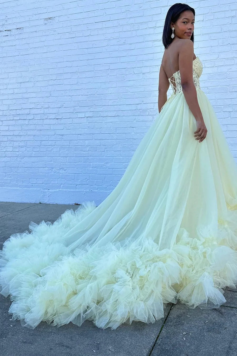 Yellow Tulle Appliques Sweetheart Ruffle Long Prom Dress