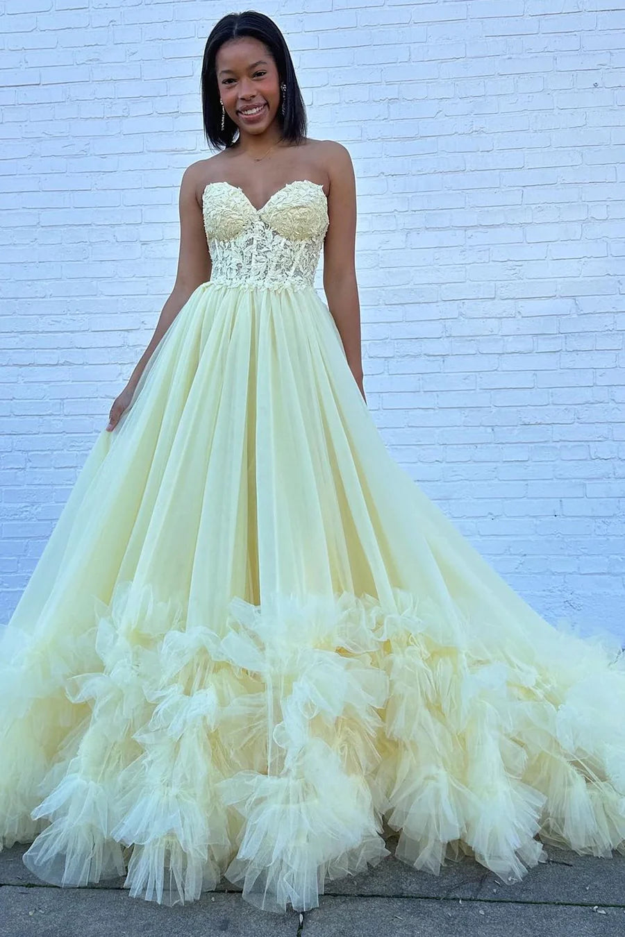 Yellow Tulle Appliques Sweetheart Ruffle Long Prom Dress