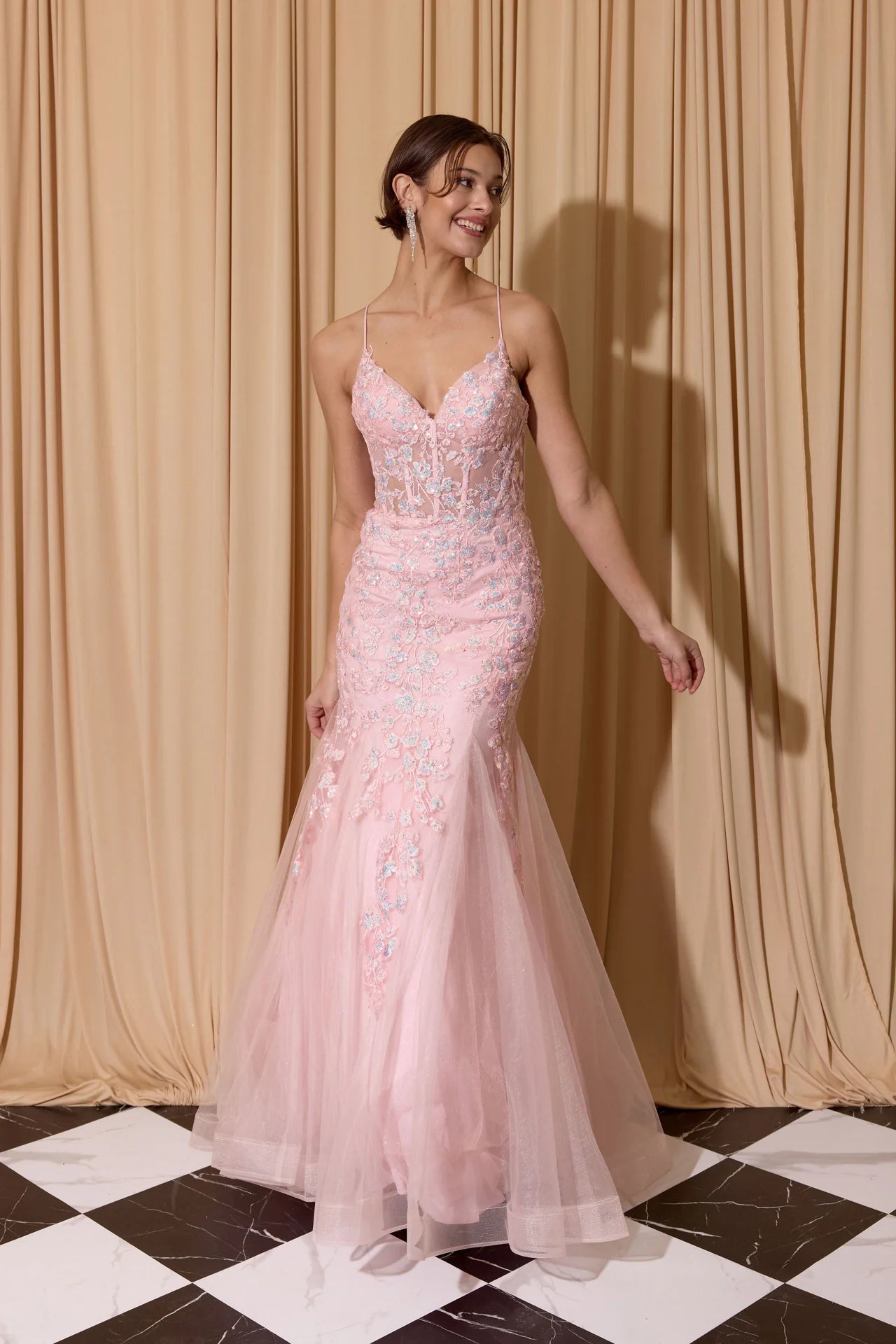 Romantic Mermaid V-Neck Spaghetti-Straps Lace-Up Floor-Length Tulle Prom Dress