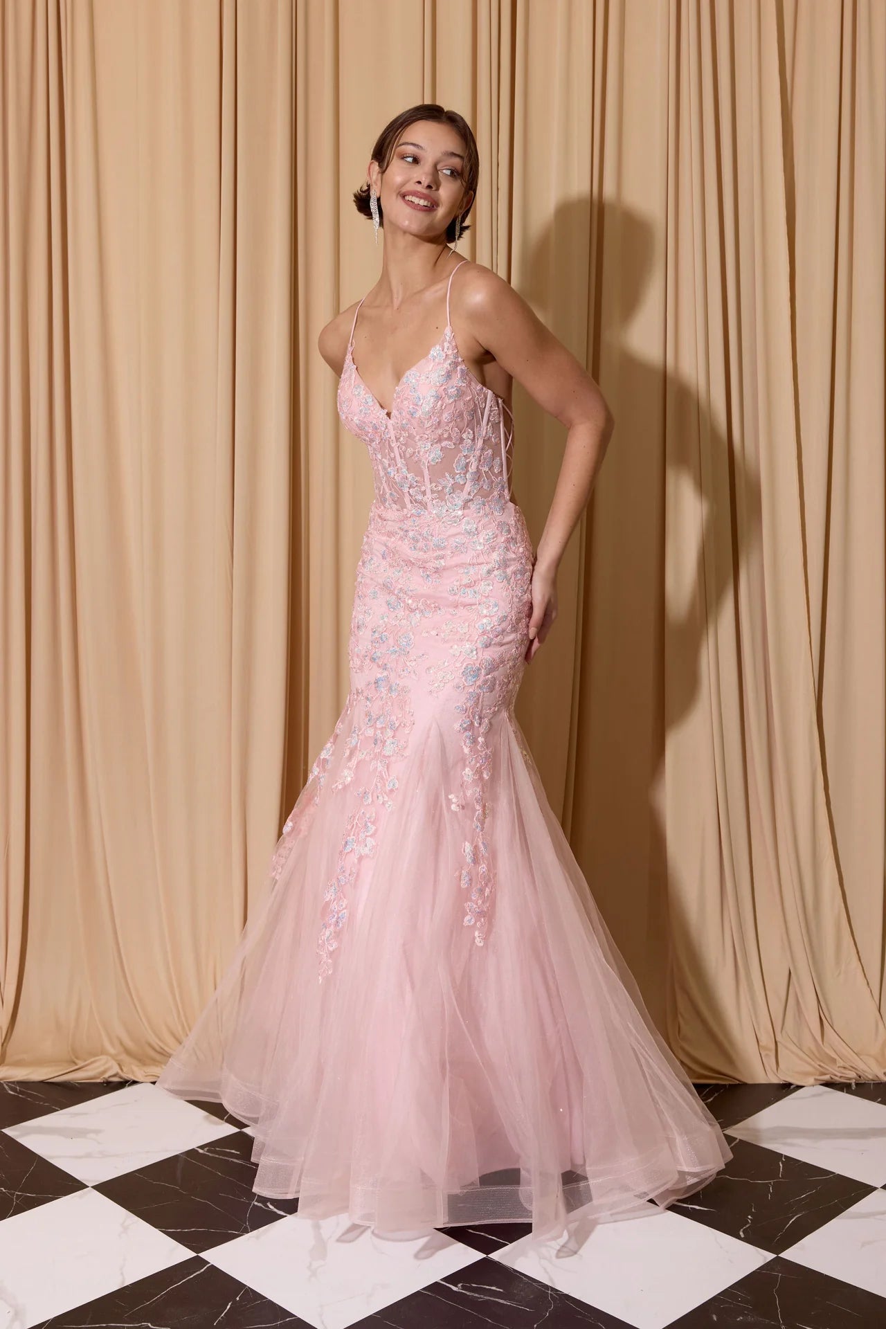 Romantic Mermaid V-Neck Spaghetti-Straps Lace-Up Floor-Length Tulle Prom Dress