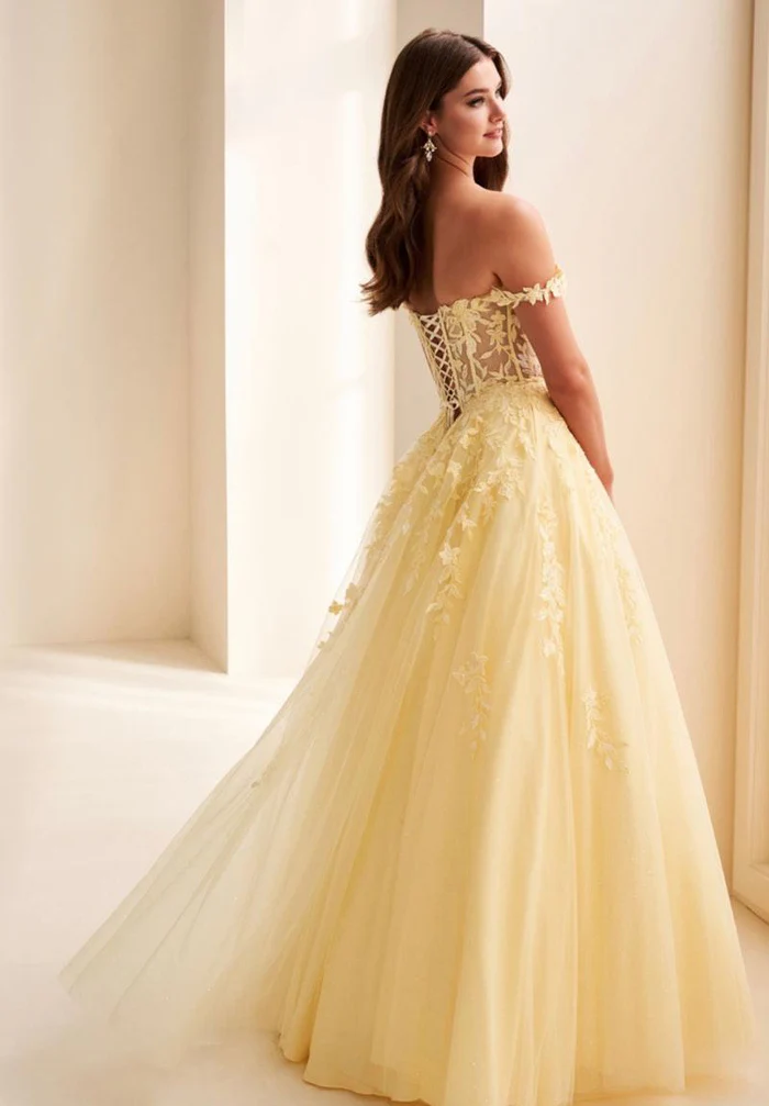 Romantic Off-the-Shoulder Lace Corset Tulle Floral Applique Lace-Up Back Ball Gown Prom Dress