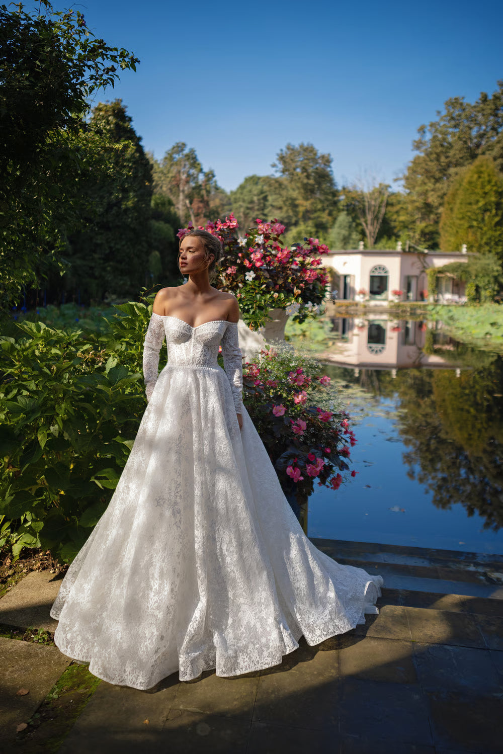Romantic Lace A-Line Off-Shoulder Sweetheart Long Sleeves Lace-Up Back Floor-Length Wedding Dresses