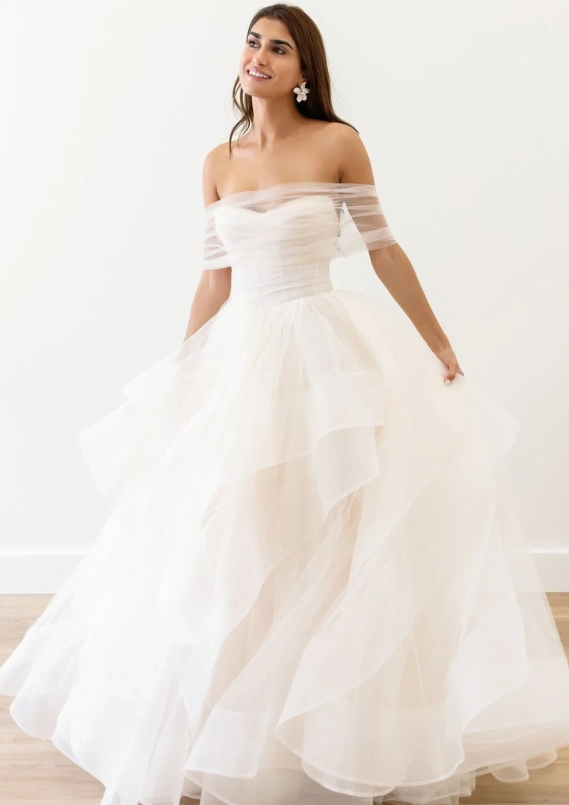 Romantic Tulle Ball Gown Sweetheart Off-Shoulder Straps Open Back Floor-Length Wedding Dresses
