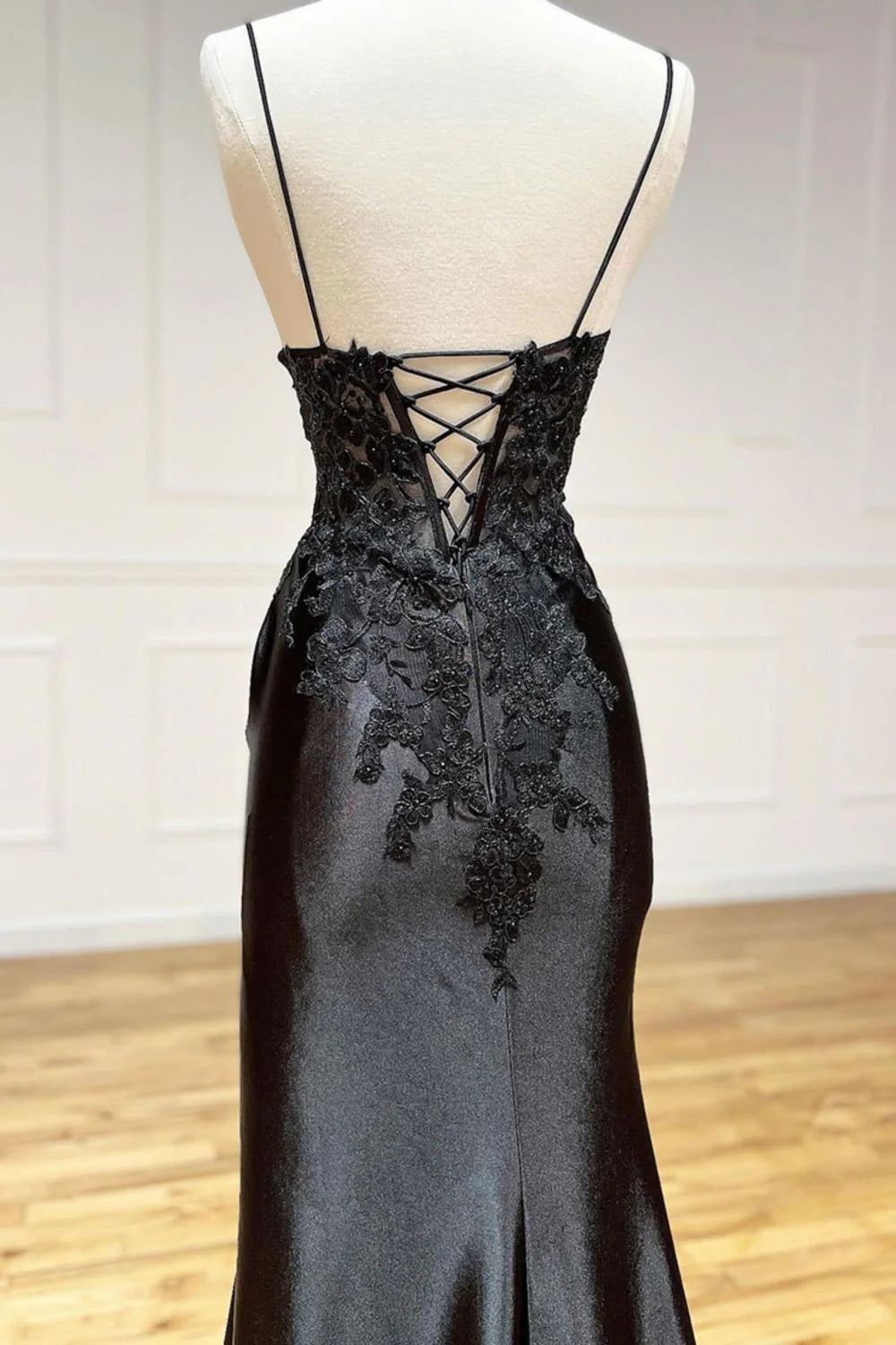 Sexy Black Mermaid Spaghetti Straps Lace Up Back Long Prom Dress