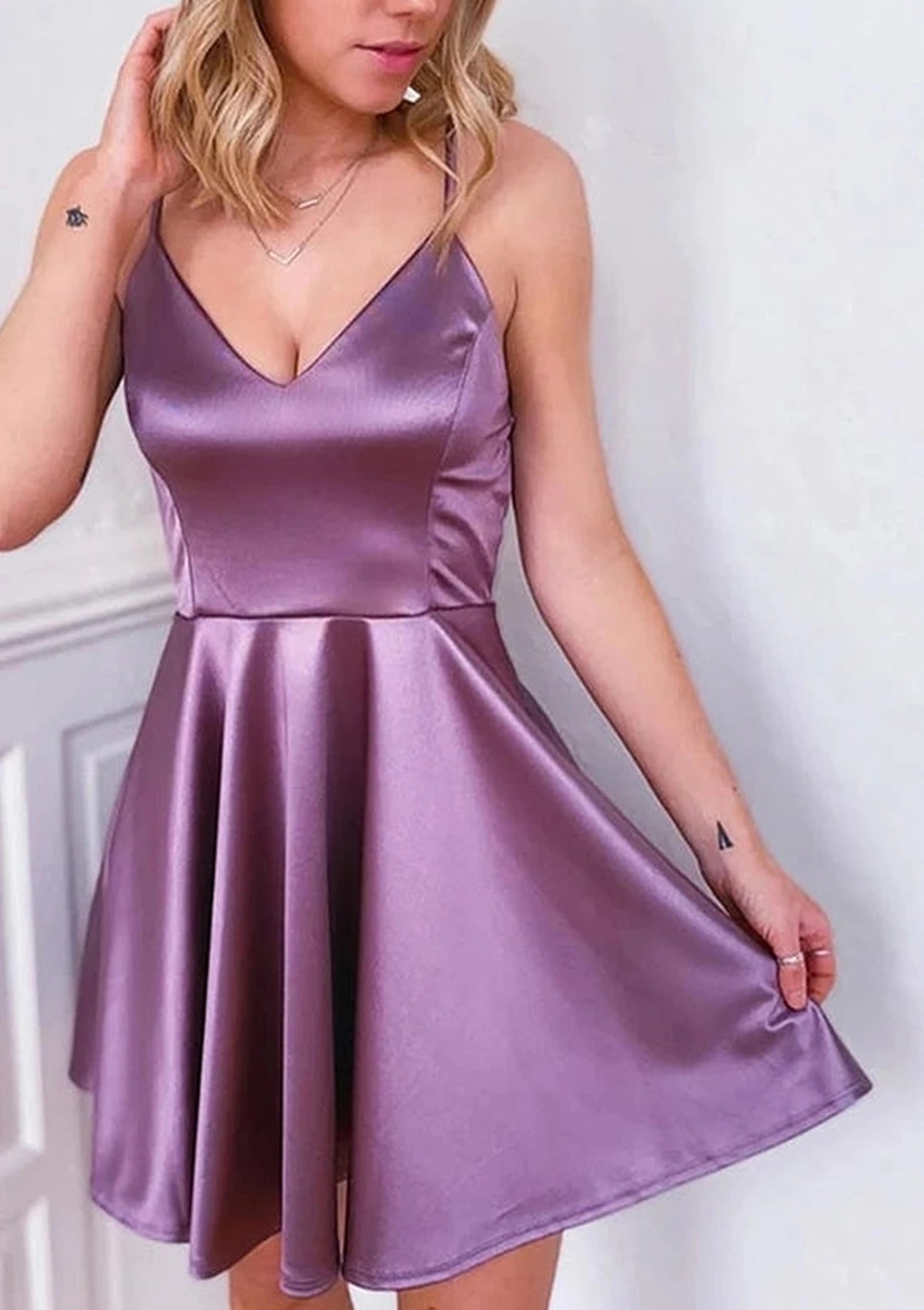 Shimmering Satin A-Line V-Neck Spaghetti Strap Criss-Cross Open Back Short Homecoming Dresses