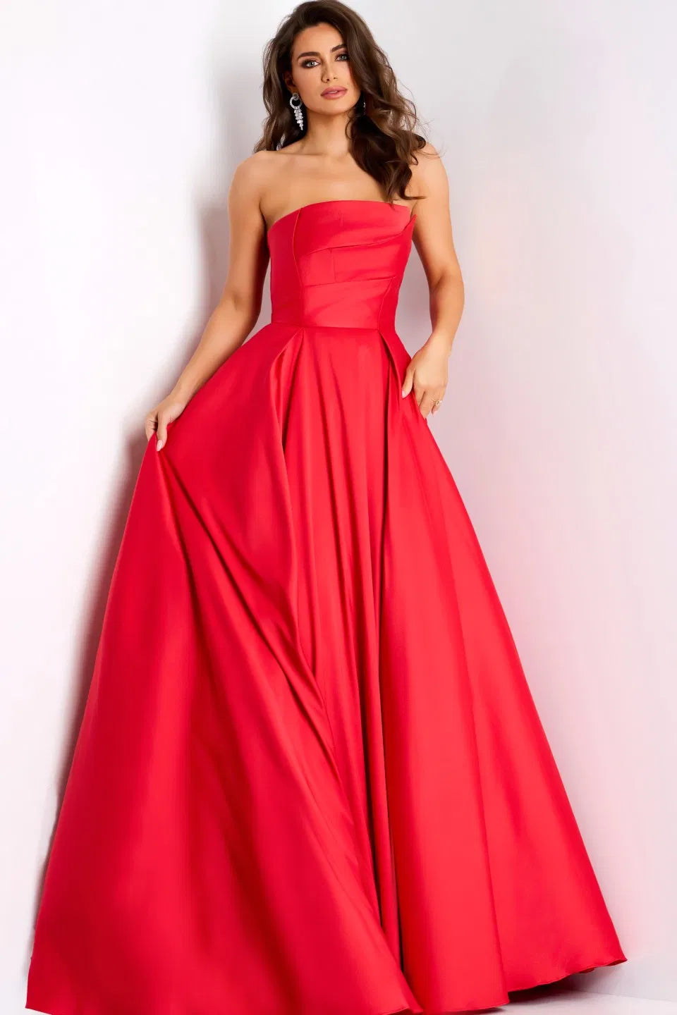 Showstopping Red Satin Evening Dress with Strapless Sweetheart Neck and Full A-Line Ball Gown Silhouette